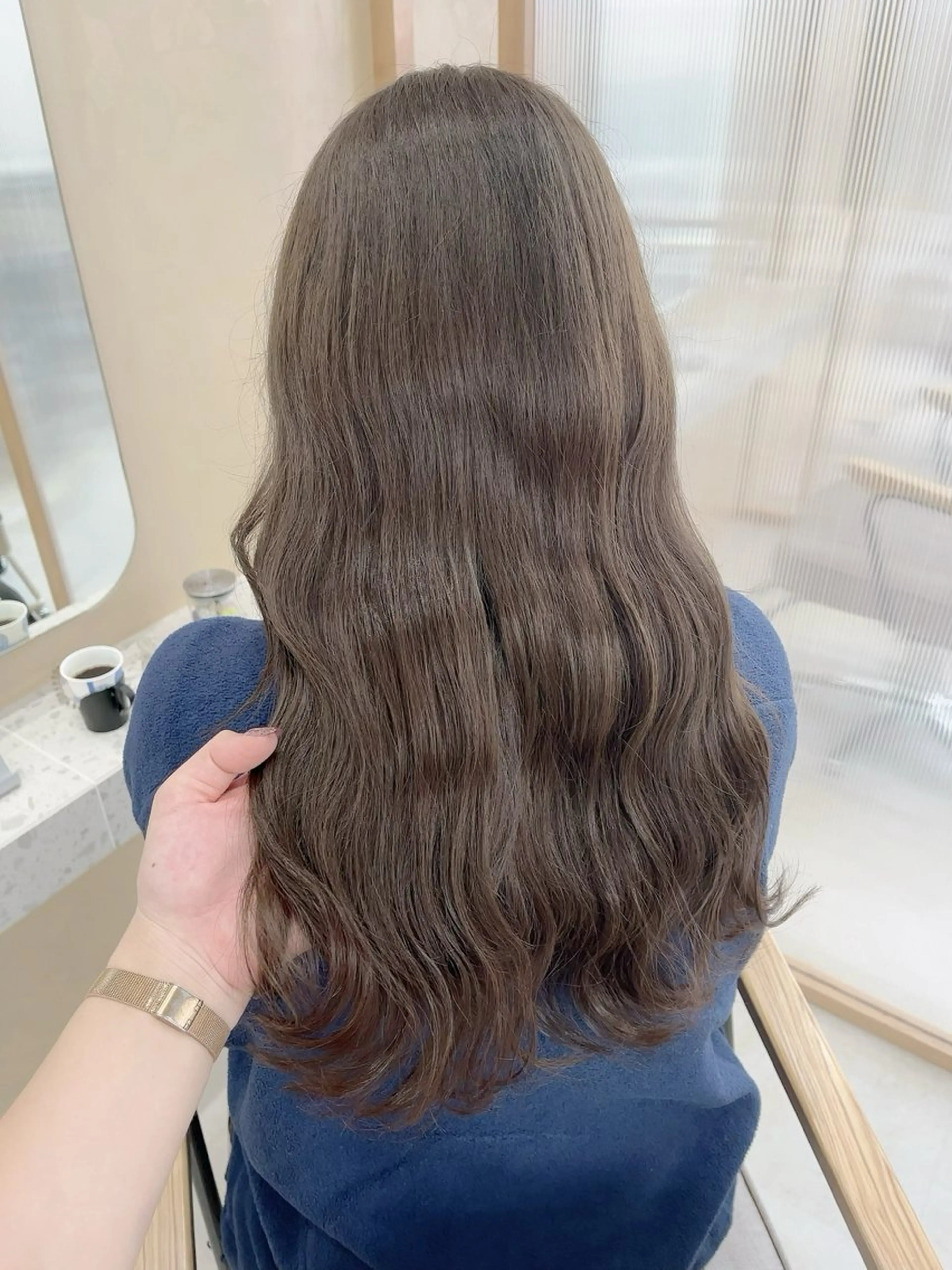 セミロング カラー ヘアアレンジ グレージュ オリーブグレージュ オリーブグレー 🥀暖色韓国ヘア💕 保科侑花のヘアスタイル