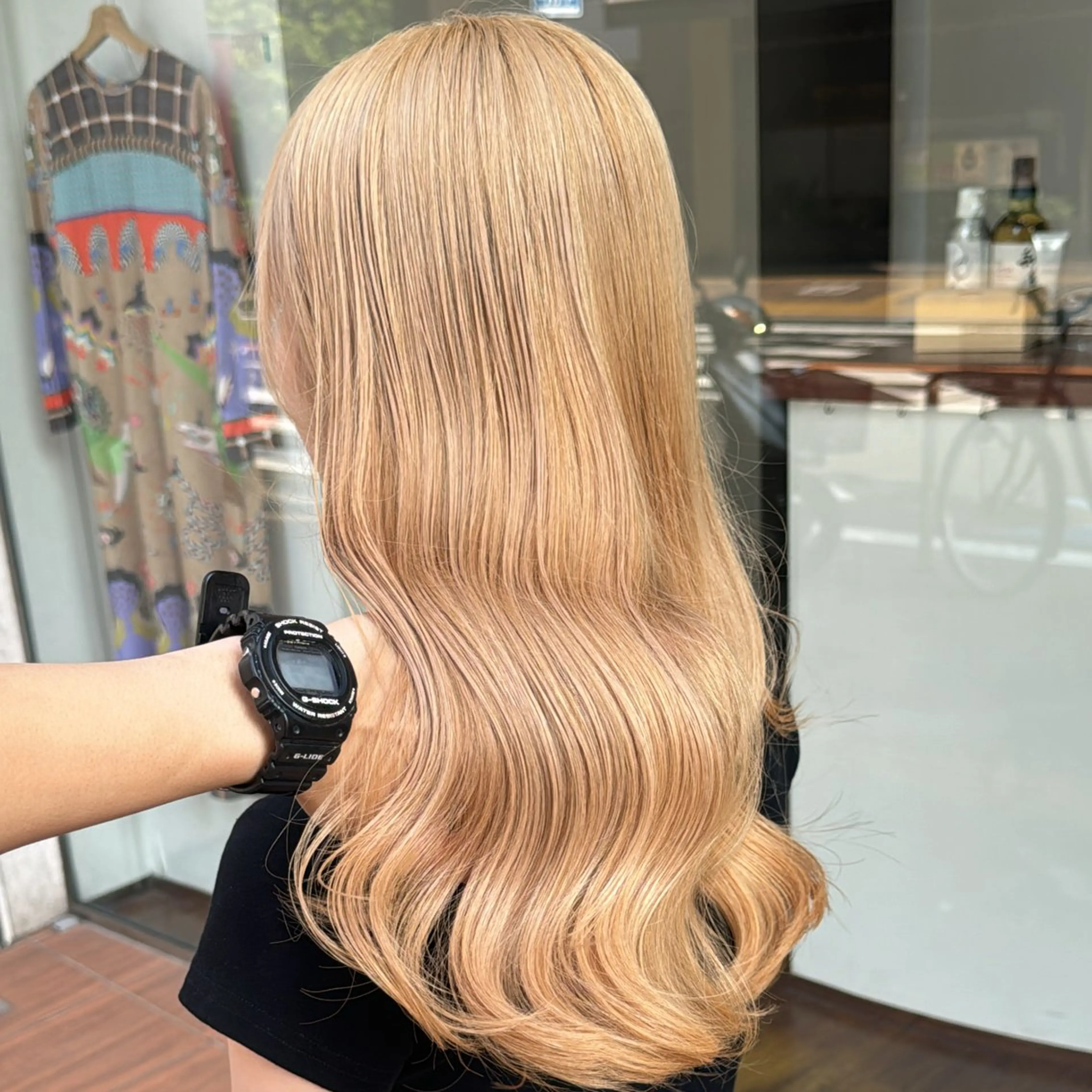 ロング カラー ベージュカラー ブリーチ ミルクティーベージュ ヘアカラー トリートメント tet 店長 RIKITOのヘアスタイル