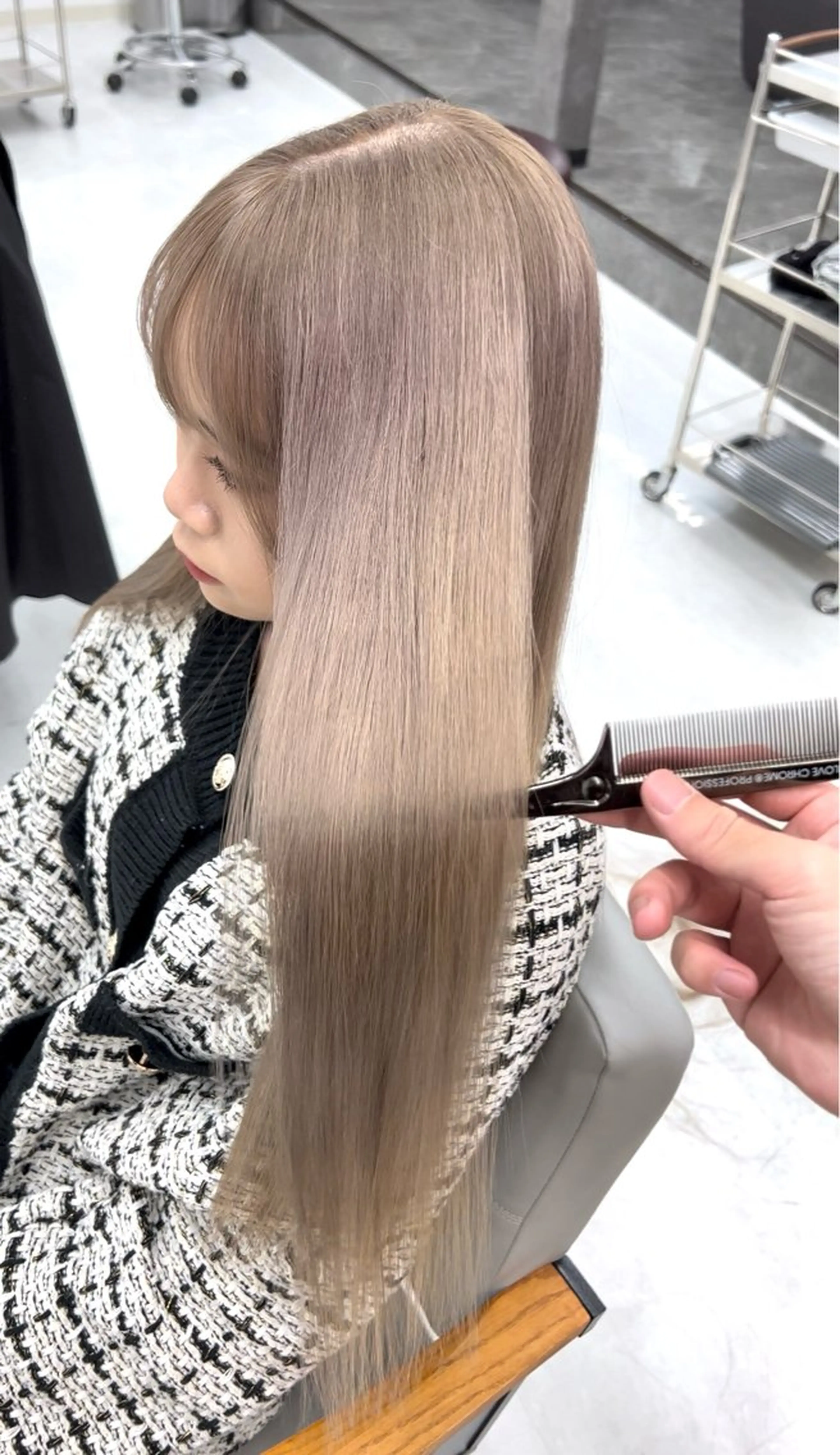 ロング カラー ヘアアレンジ ベージュカラー ブリーチ ミルクティーベージュ ヘアカラー フウト/メンズカット /メンズパーマのヘアスタイル