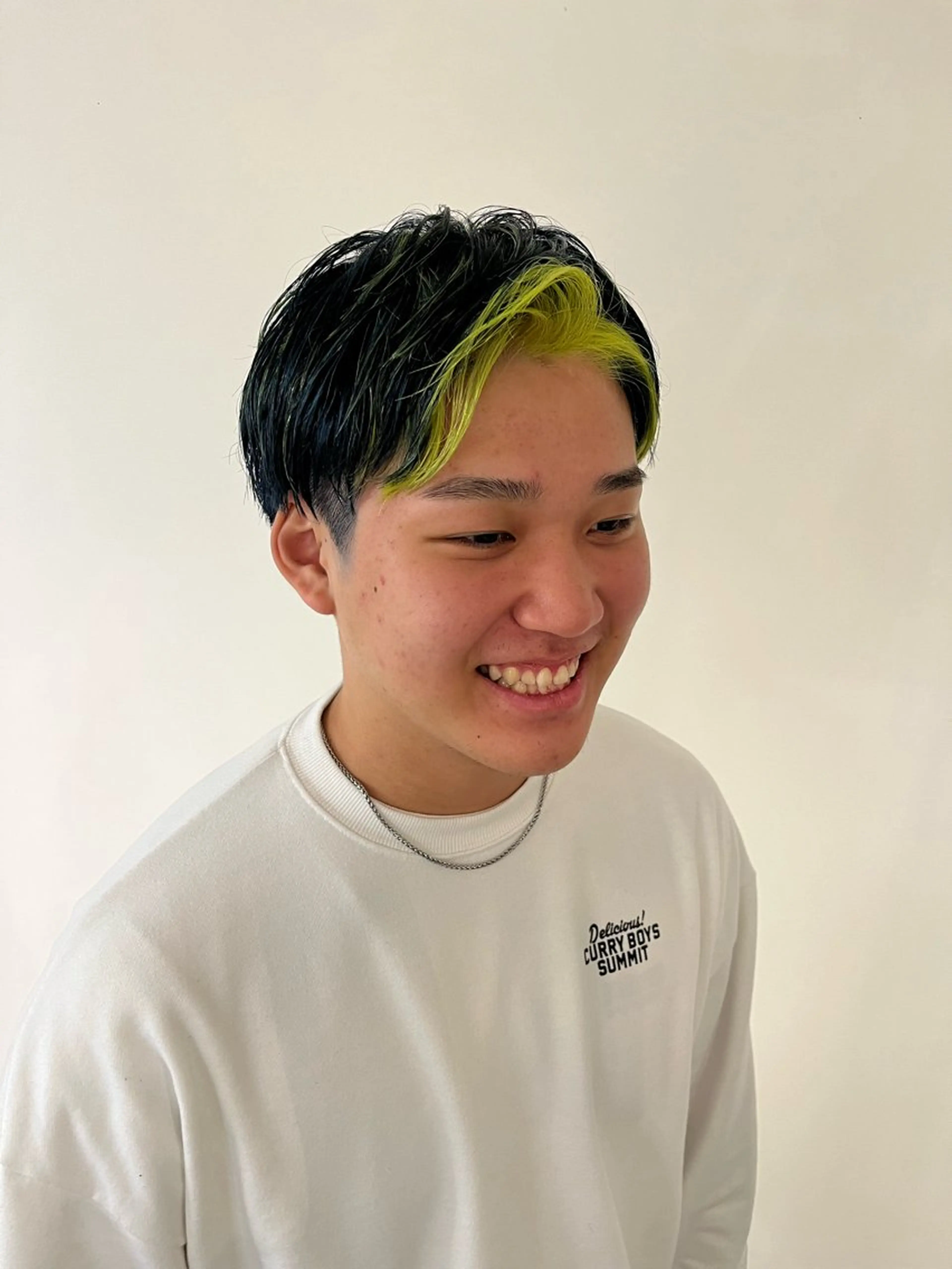 カラー メンズ メンズブリーチ ブリーチ デザインカラー MINT Natsumiのヘアスタイル