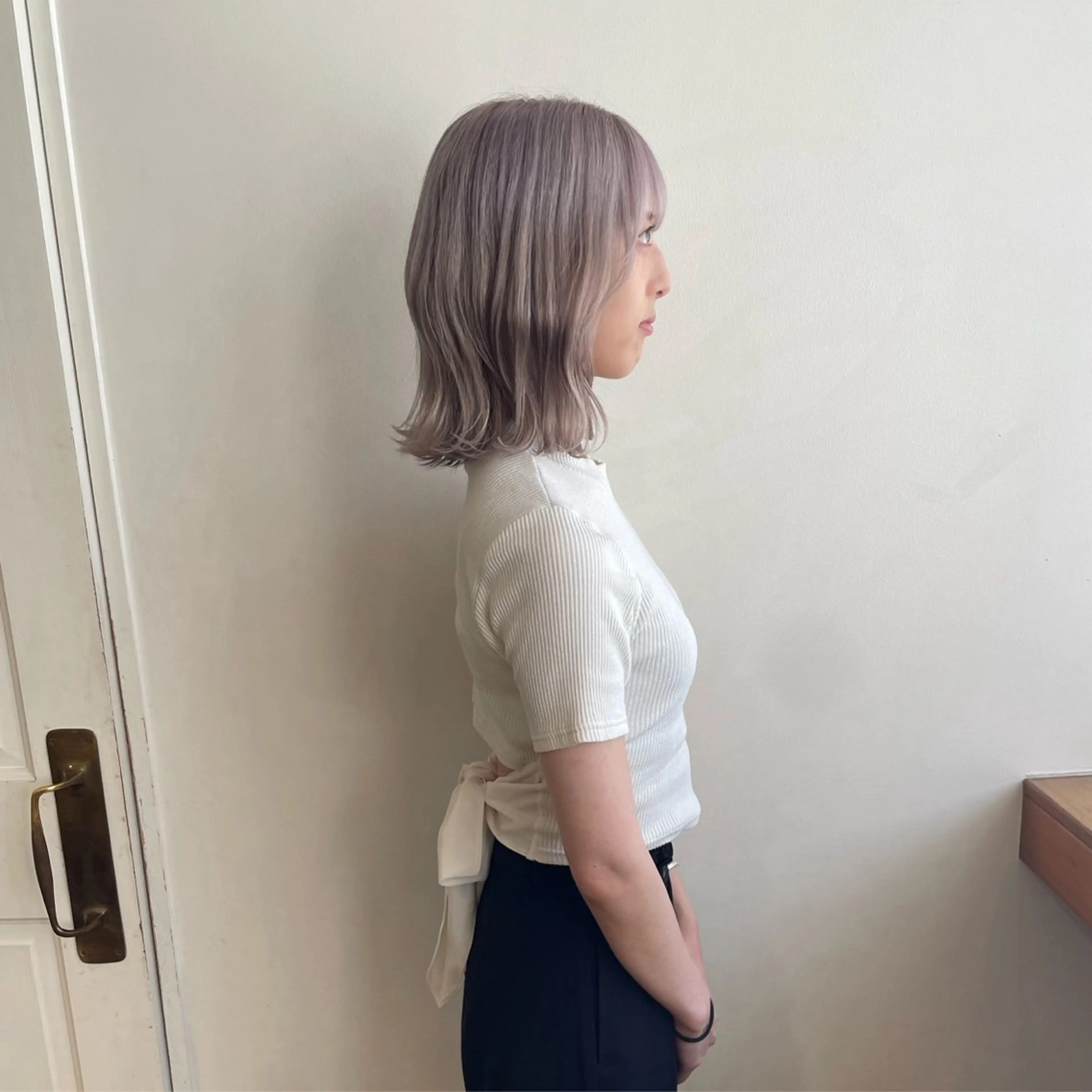 ミディアム カラー ブリーチ ハイトーンカラー ラベンダーカラー カット ヘアカラー トリートメント MIOベージュカラー 柔らかいカラーのヘアスタイル