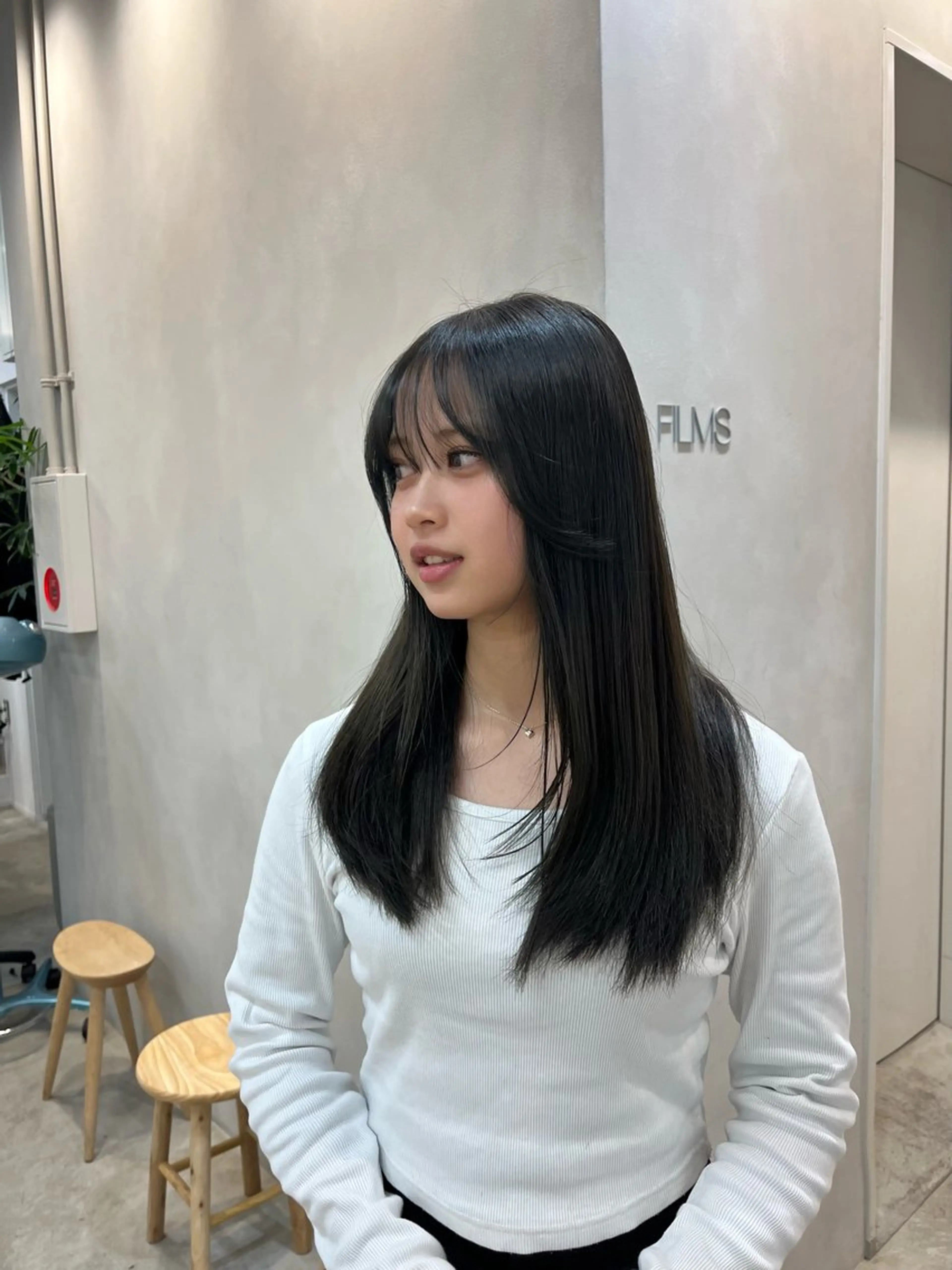 セミロング カラー オリーブグレー Kaede🍁 FILMS 渋谷のヘアスタイル