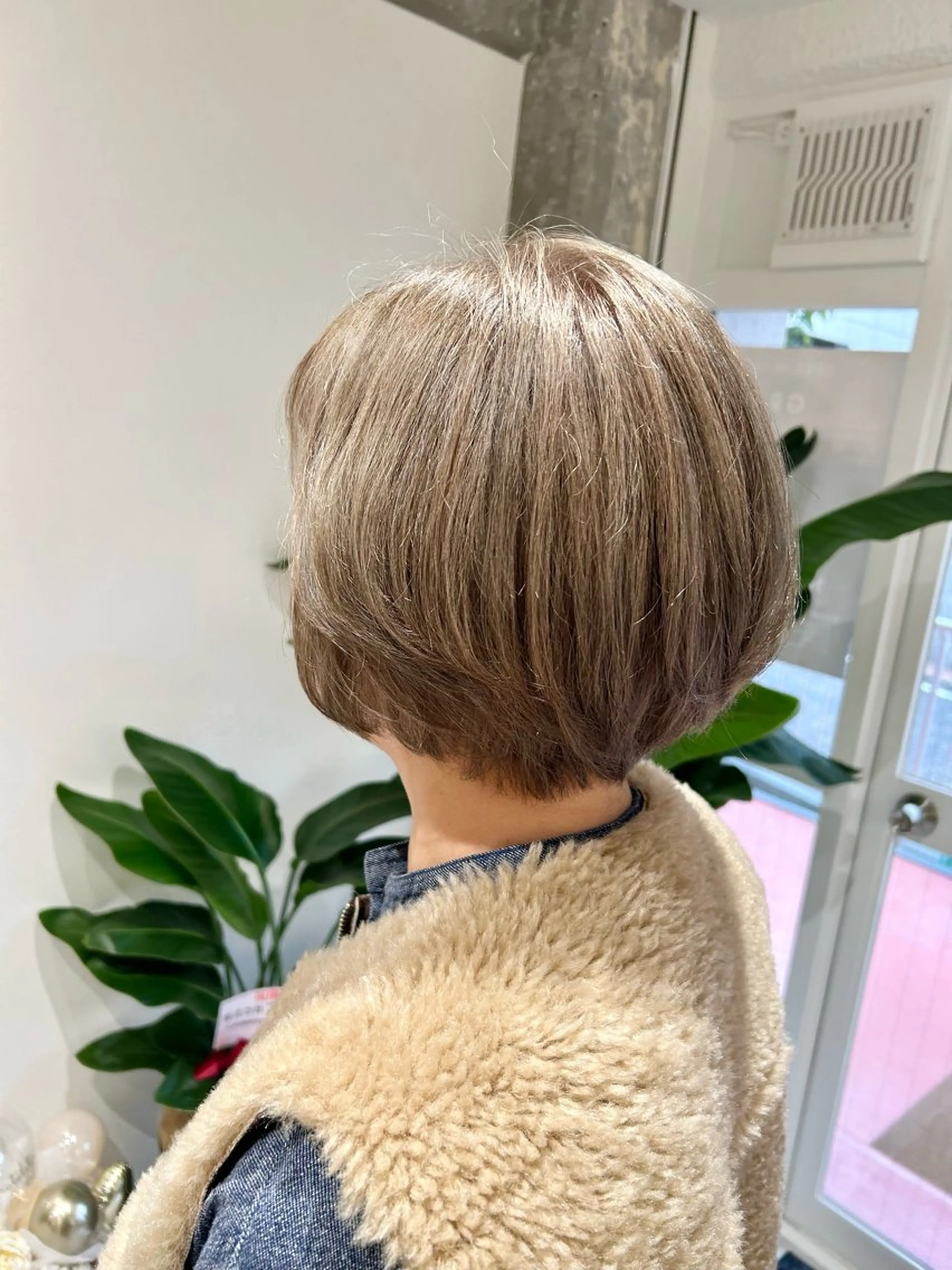 ショート カラー 神部 あずみのヘアスタイル