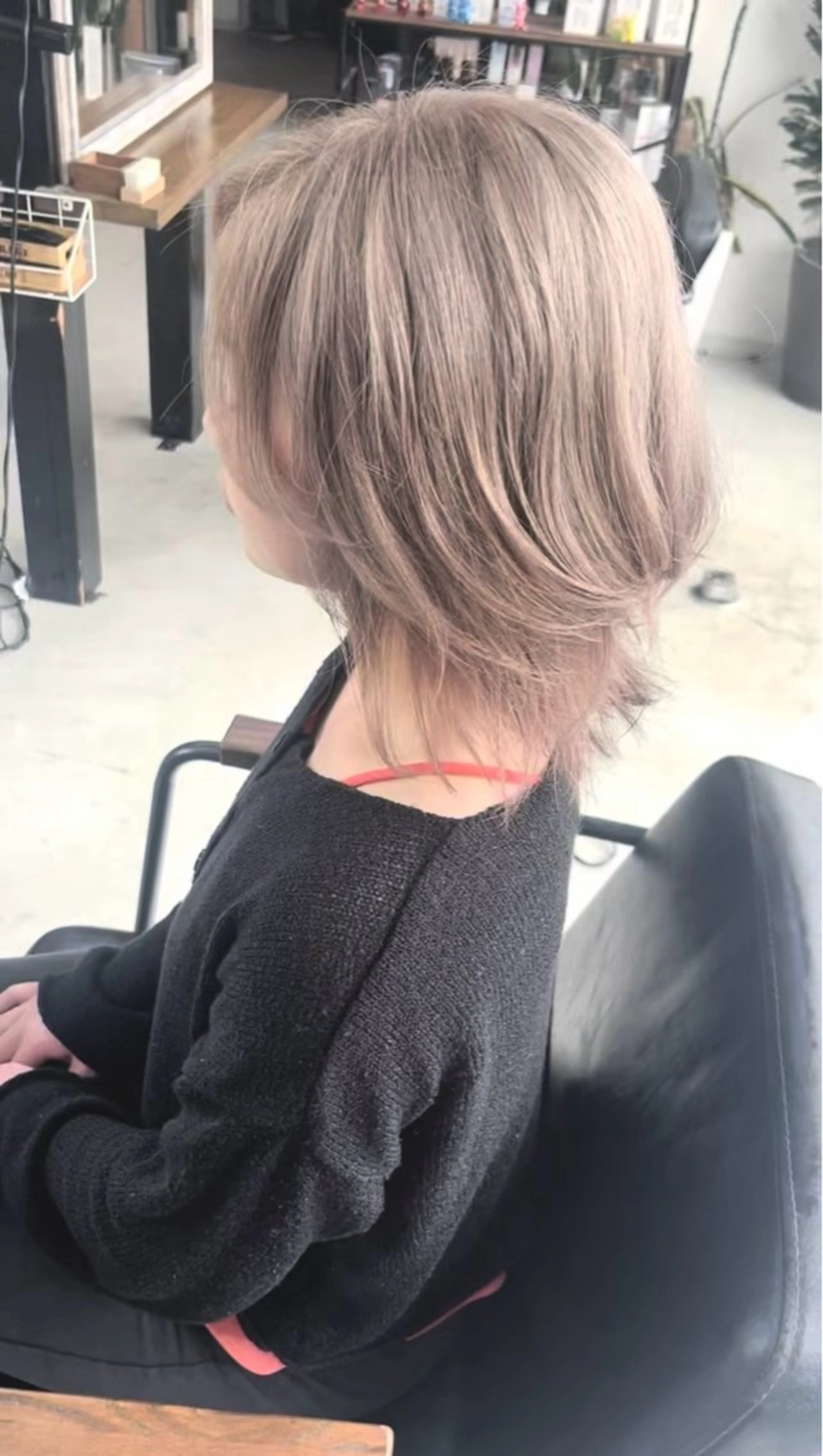 ミディアム カラー ベージュカラー ブリーチ ホワイトベージュ メンズパーマ& ハイトーン特化谷村のヘアスタイル