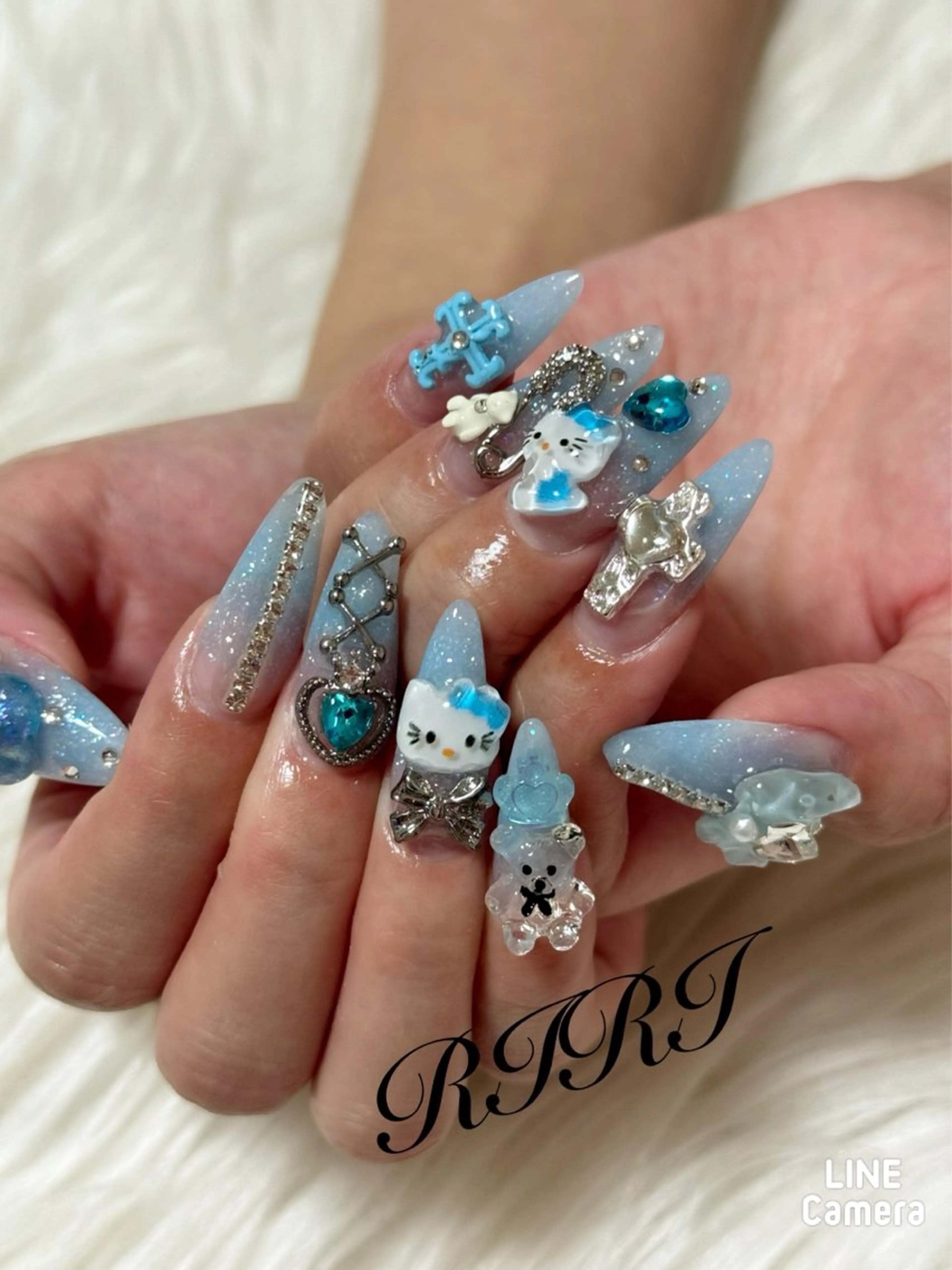 ネイル ブルー ジェルネイル グラデーション キラキラネイル ラメ(グリッター) ハンドネイル riri オーナーのネイルデザイン