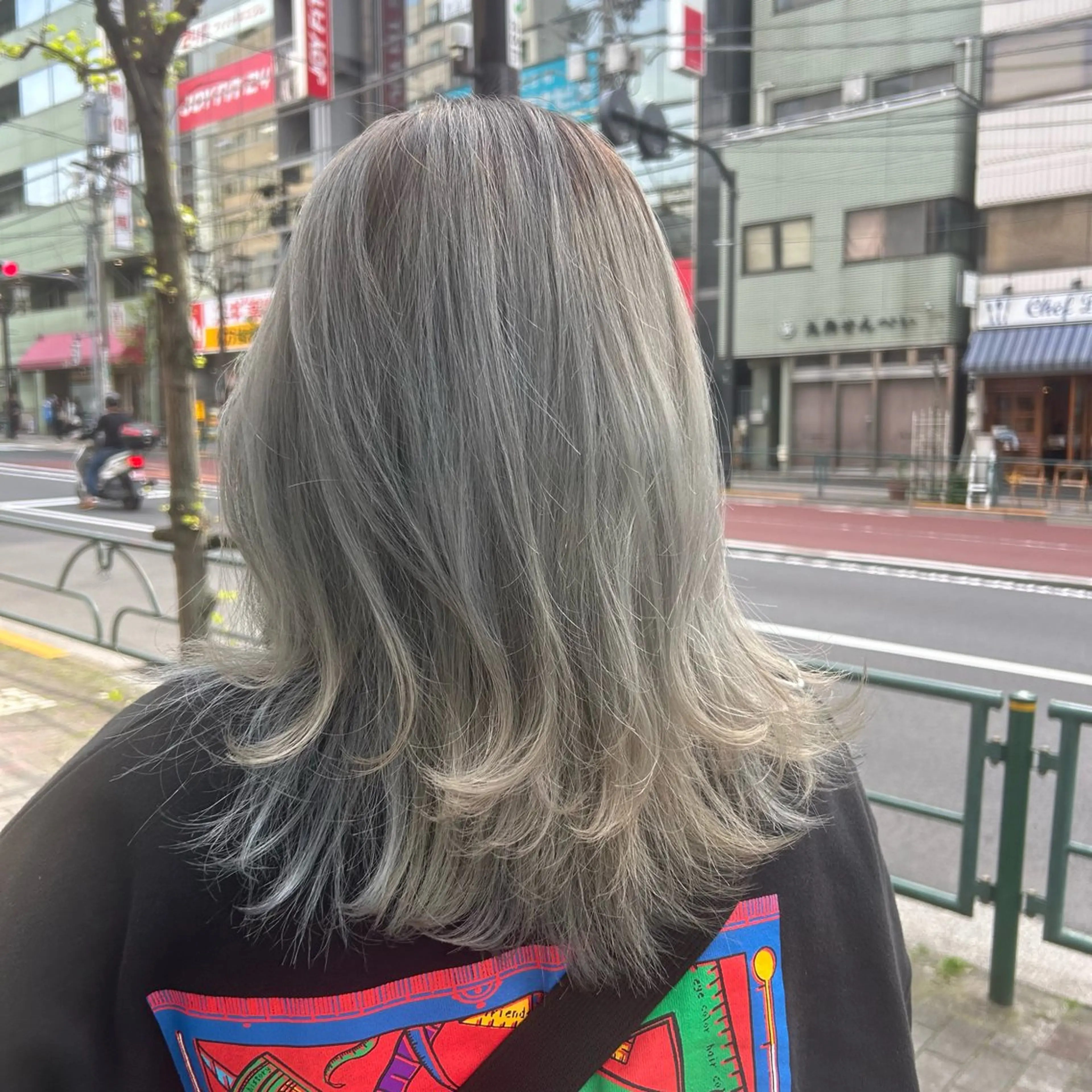 カラー ブリーチ グラデーションカラー 若狭 彩花のヘアスタイル