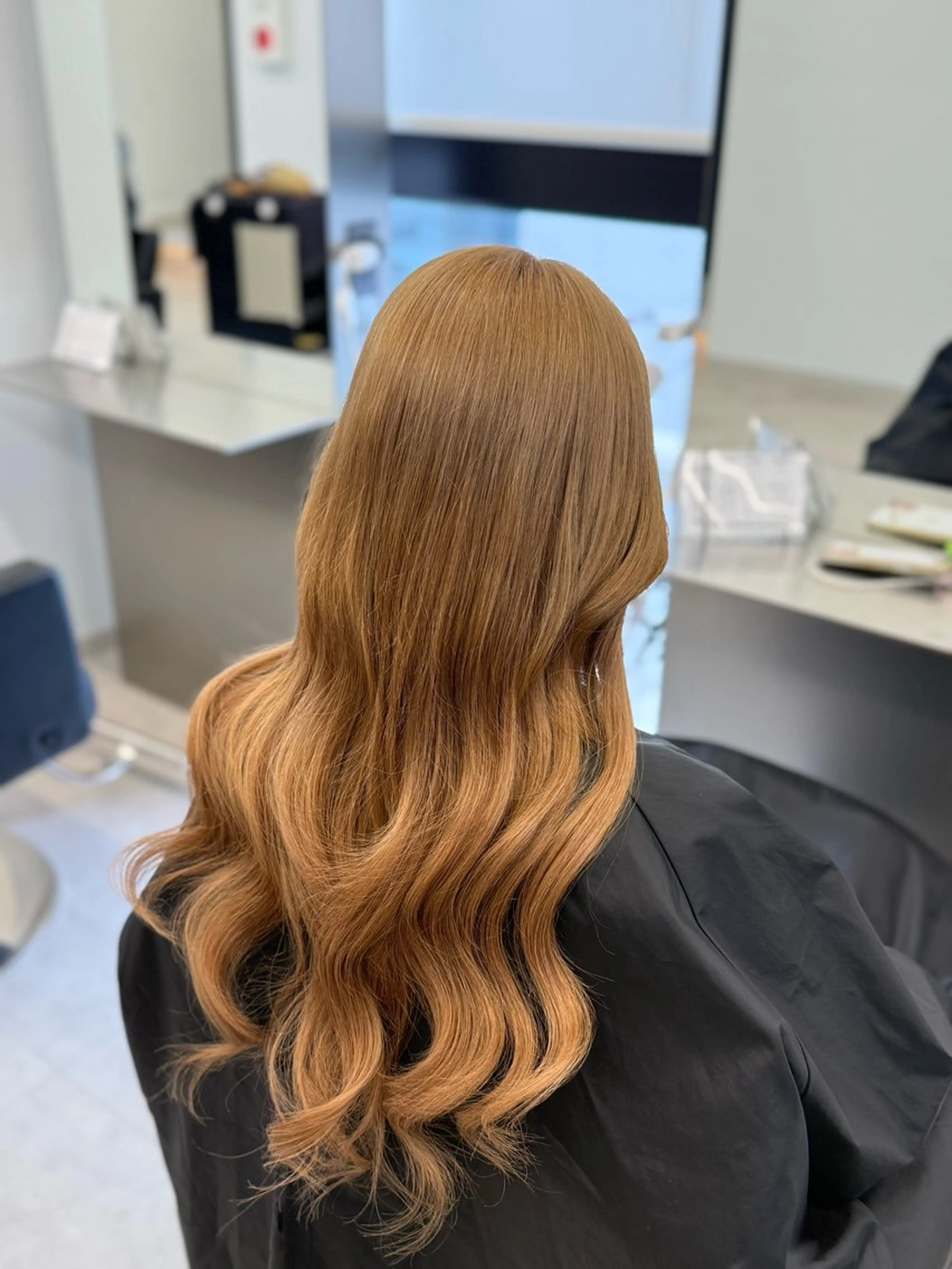 ロング カラー シールエクステ ブリーチ ダブルカラー ハイトーンカラー ブリーチなしカラー ヘアカラー ミルクティーベージュ MAIのヘアスタイル