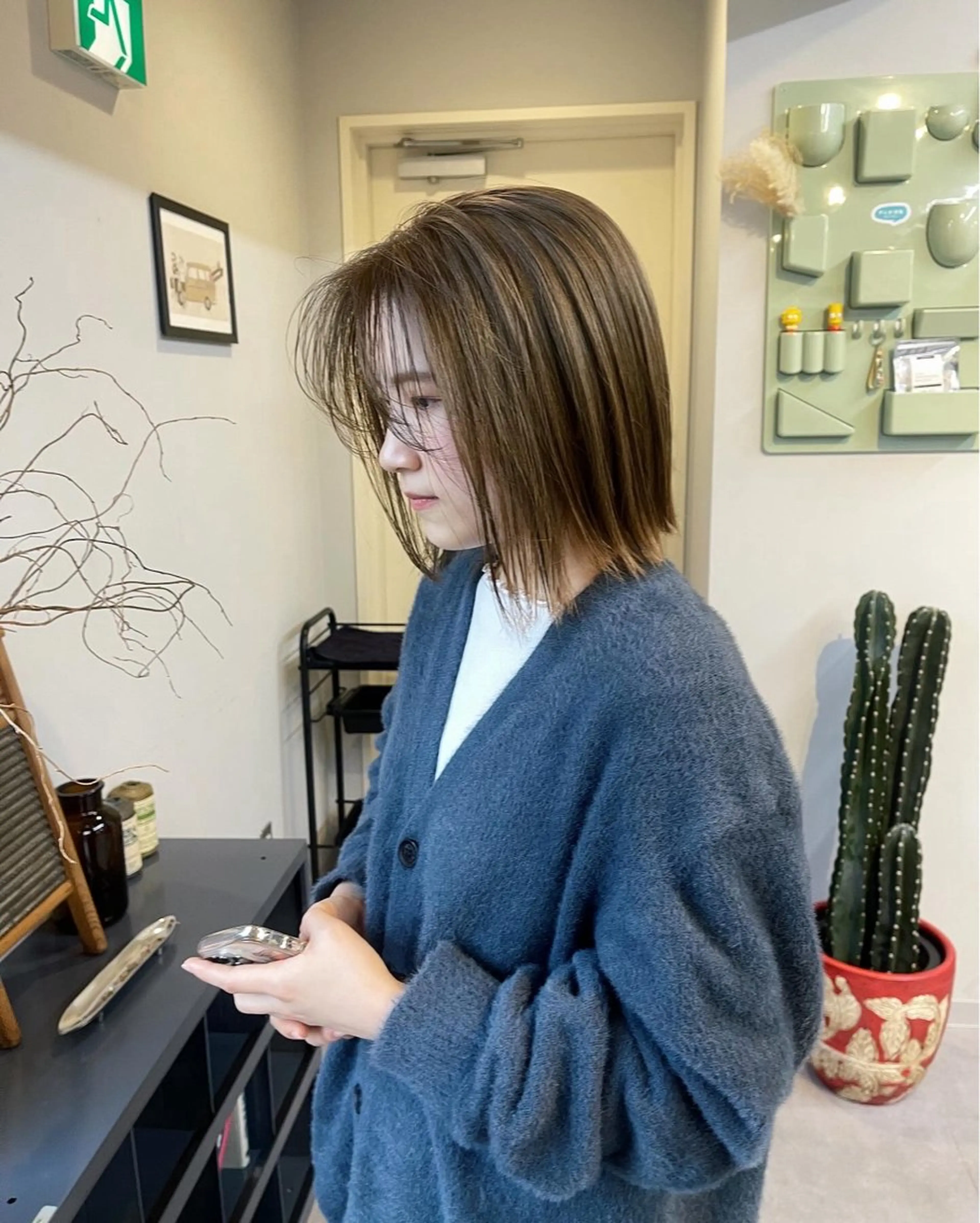 ショート カラー ベージュカラー ブリーチ ハイトーンカラー オリーブベージュ カット ヘアカラー トリートメント MEY HAIR / CURLYS所属・丁寧なカウンセリング 🌿KENTA🌿のヘアスタイル