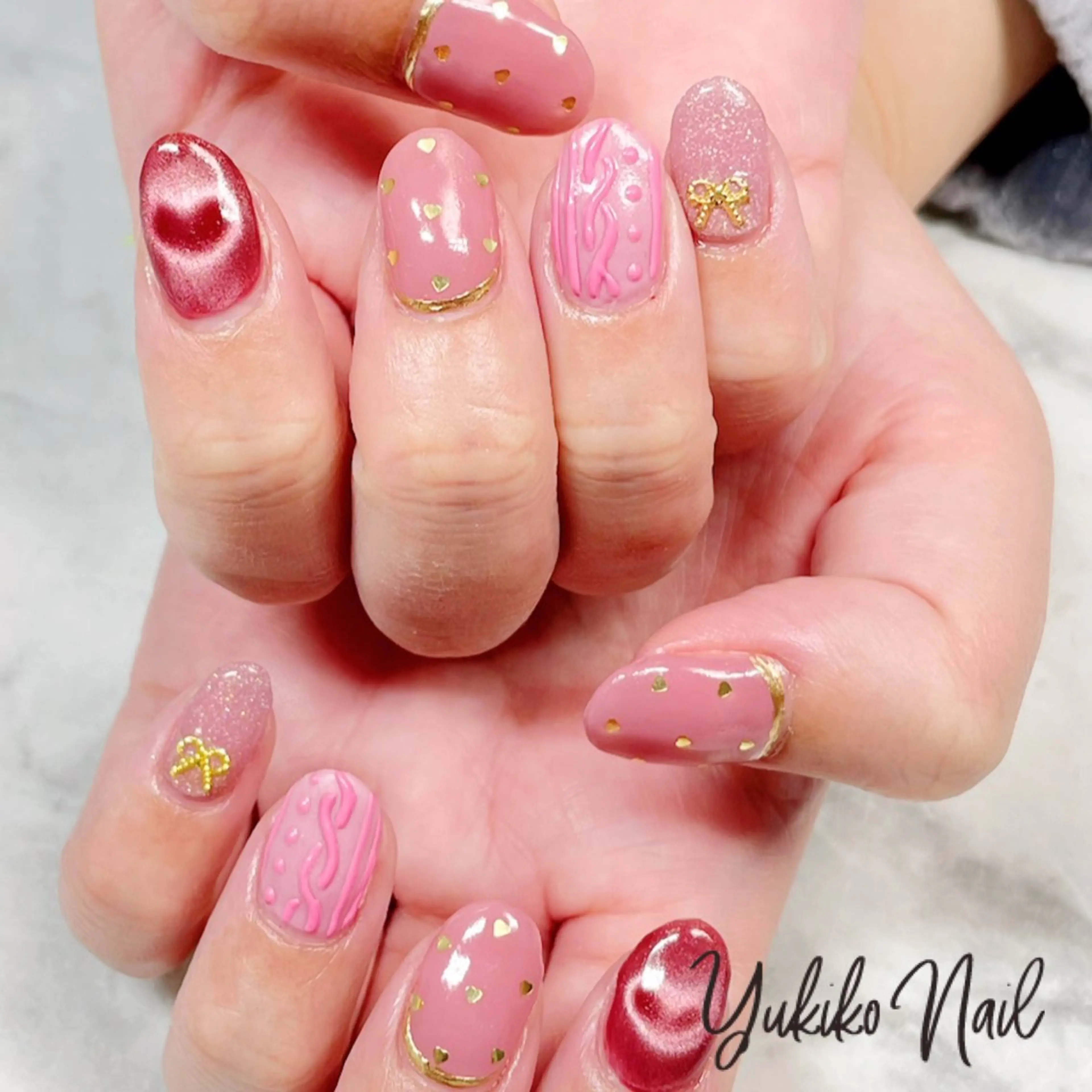 ネイル ゴールド ハート マグネットネイル ピンク 冬ネイル ハンドネイル ユキコ ネイルのネイルデザイン