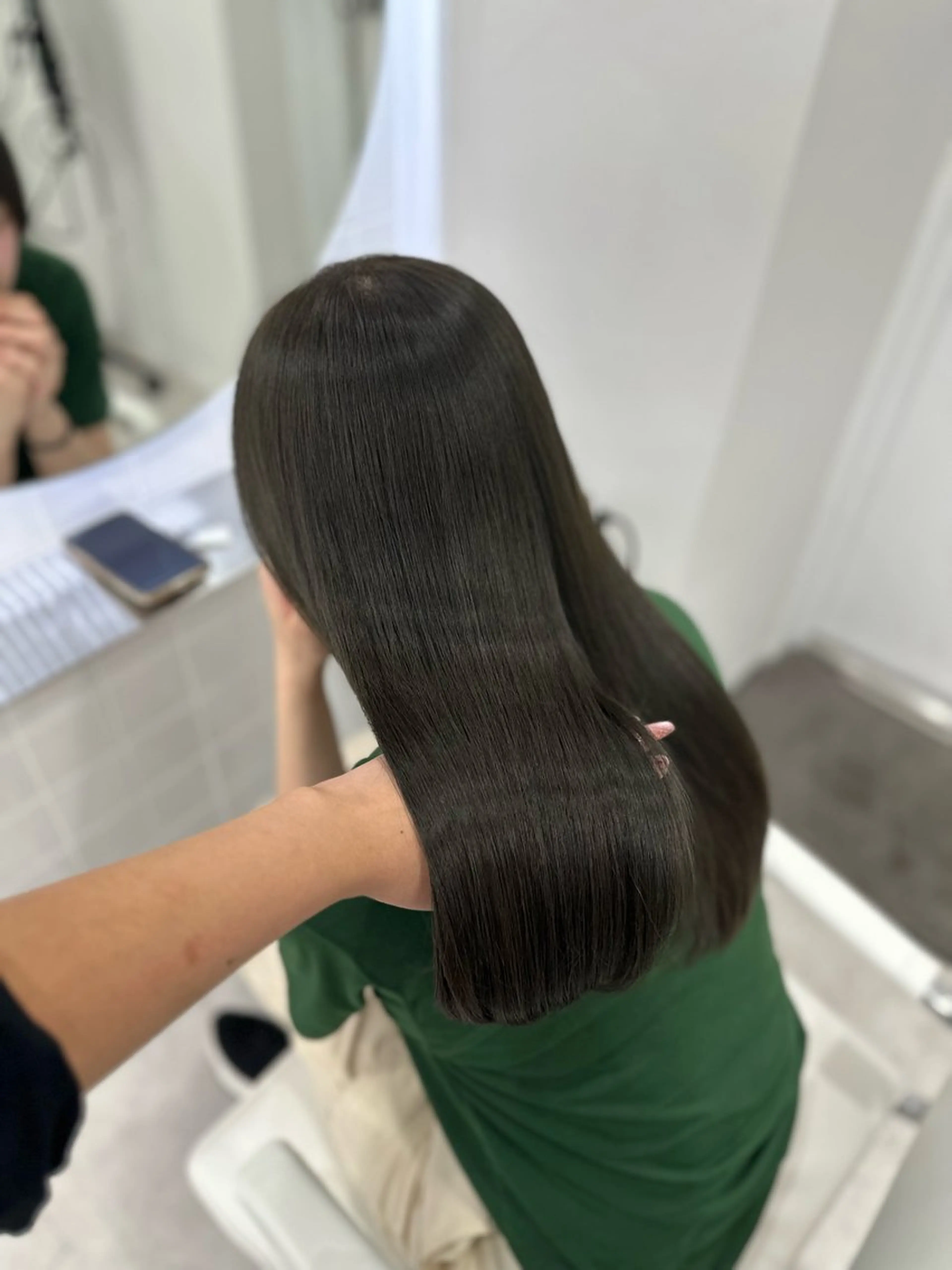 ロング タマシロカリン 艶カラー/レイヤーのヘアスタイル