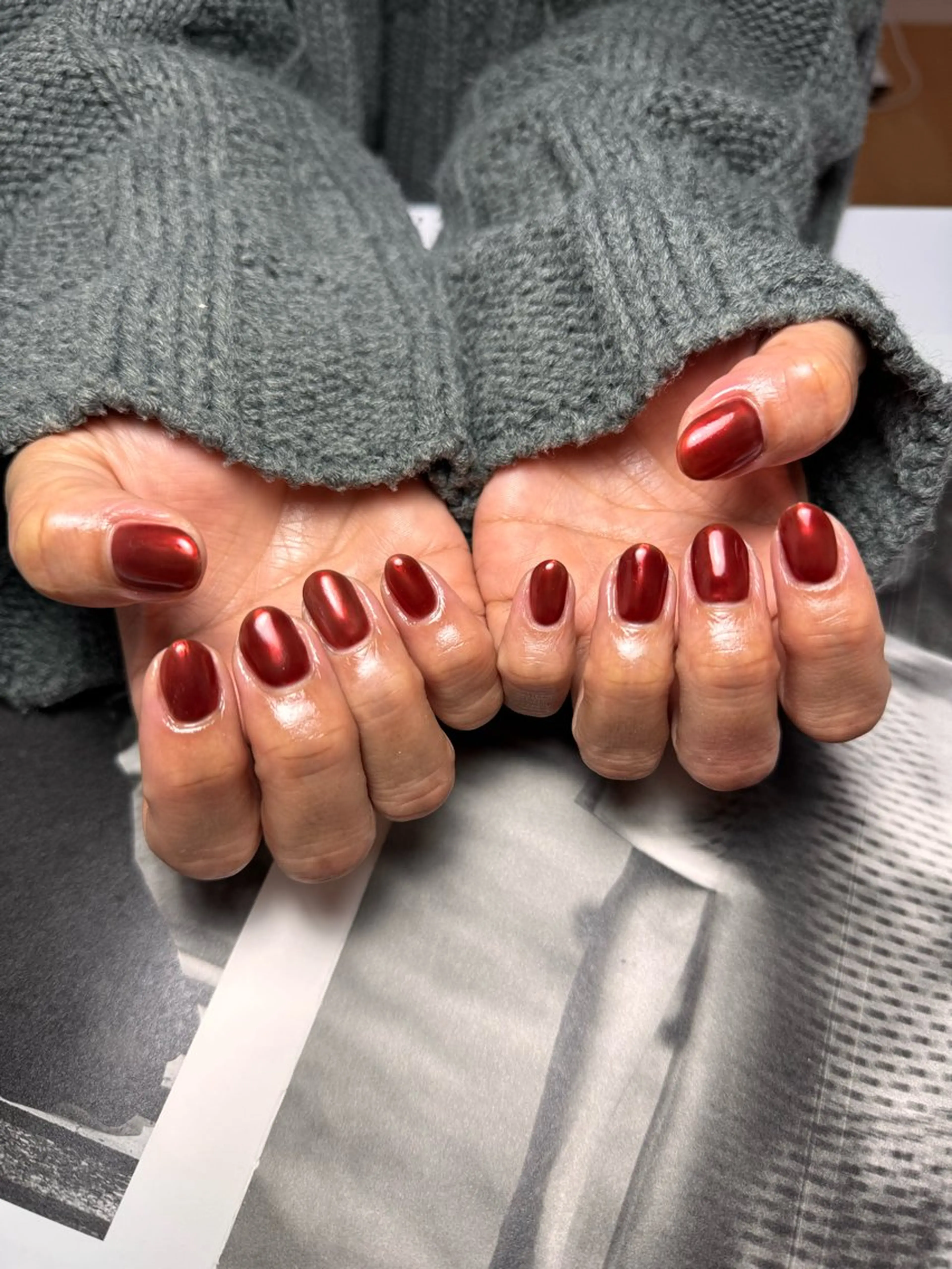 ネイル ワンカラーネイル 赤色 冬ネイル ハンドネイル 白日-hakubi nail-のネイルデザイン