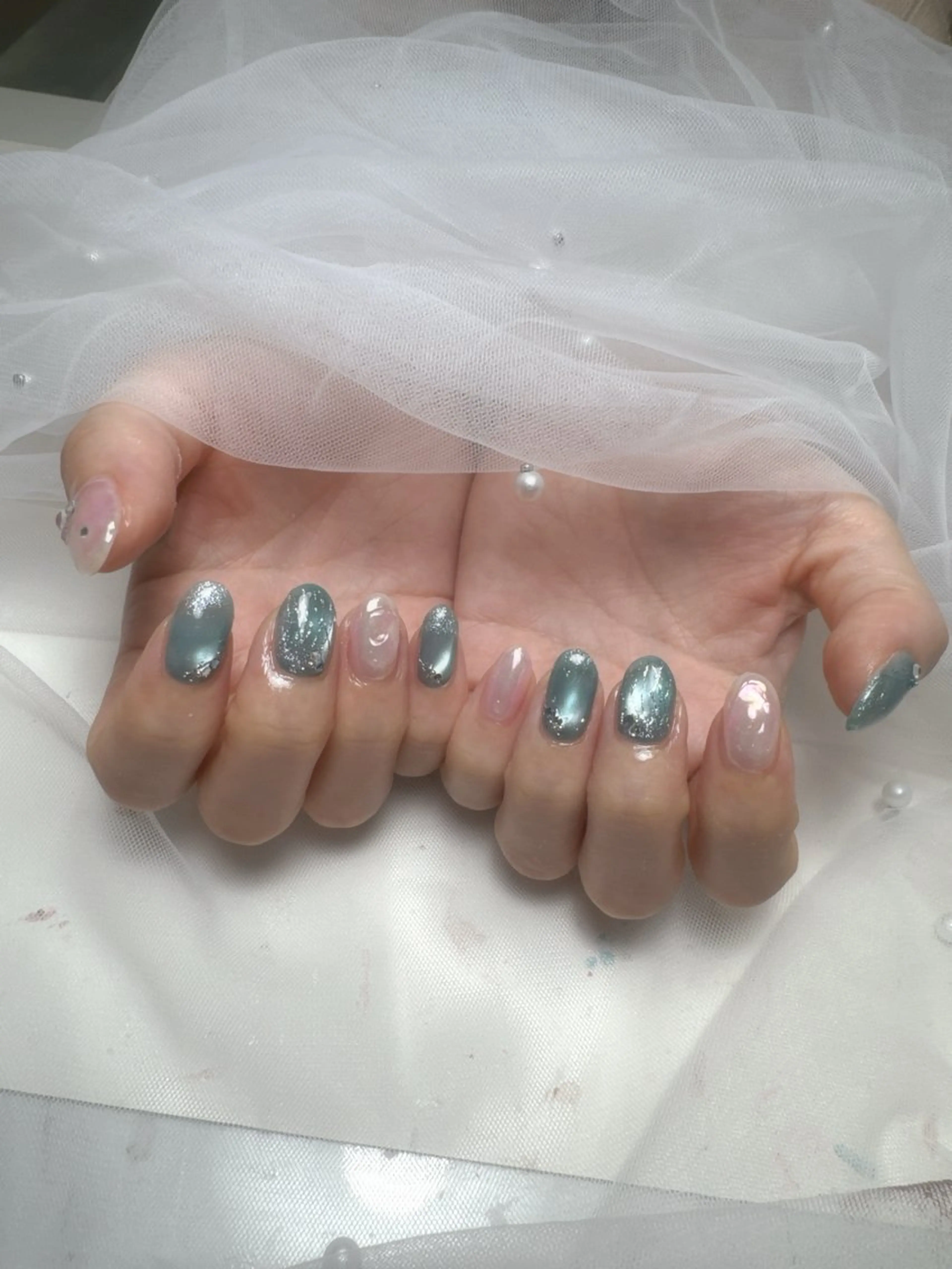 ネイル チークネイル ジェルネイル キラキラネイル マグネットネイル パラジェル ハンドネイル Queeens nailのネイルデザイン