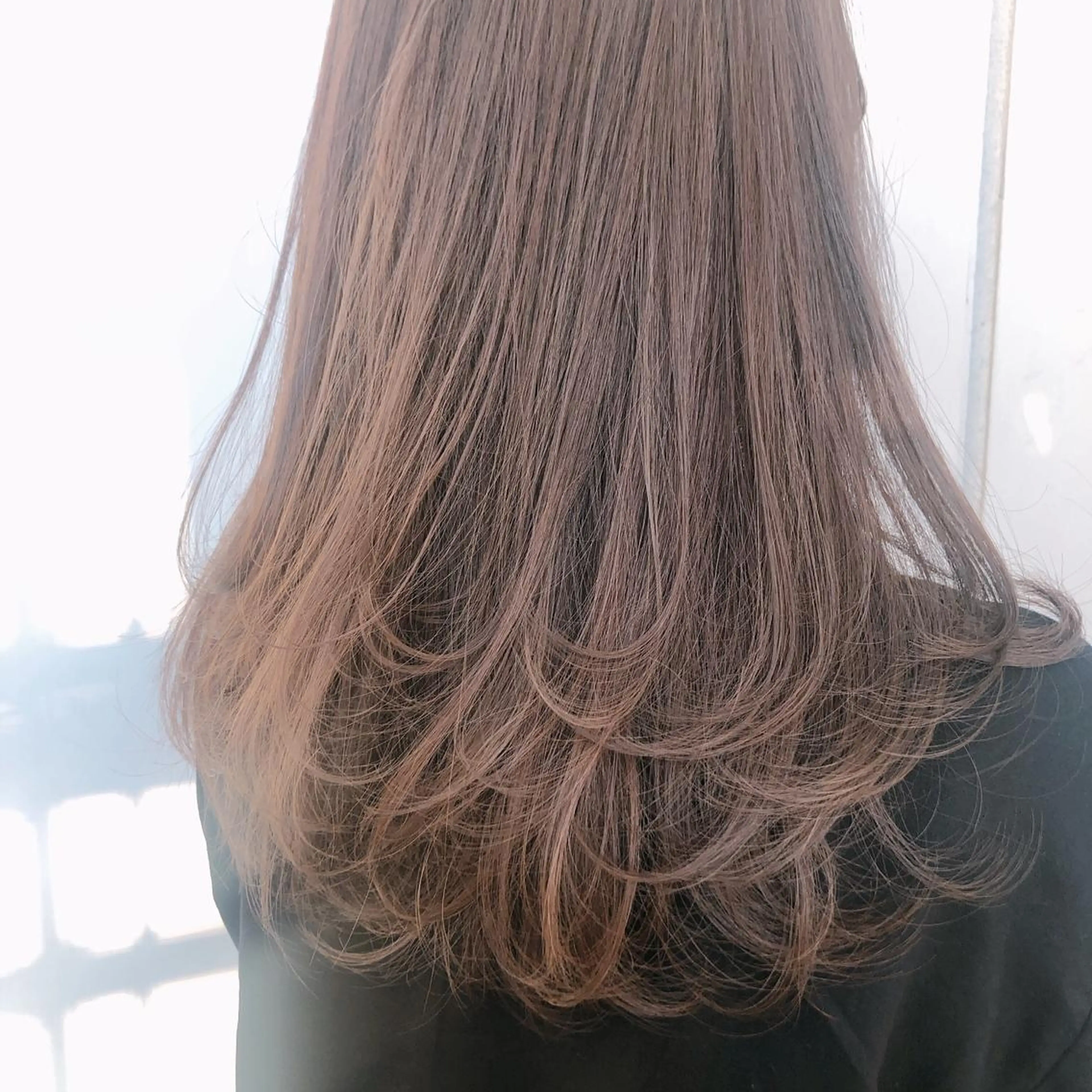 セミロング レイヤーカット カット ヘアカラー トリートメント ヘッドスパ 小田 莉加子のヘアスタイル