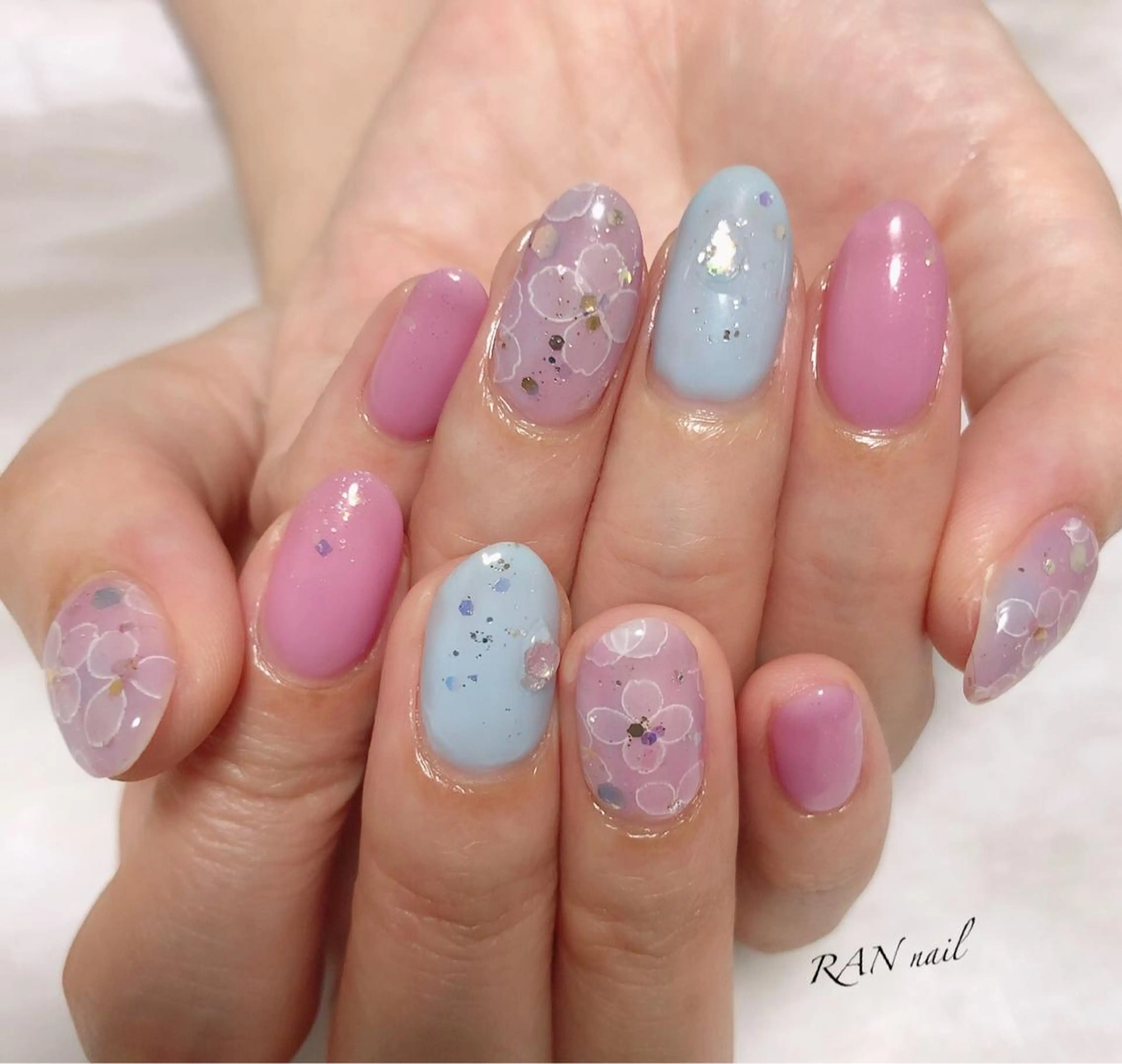 ネイル オーロラネイル ブルー フットネイル 氷ネイル・うるうるネイル キラキラネイル ハンドネイル フットネイル RAN nailのネイルデザイン