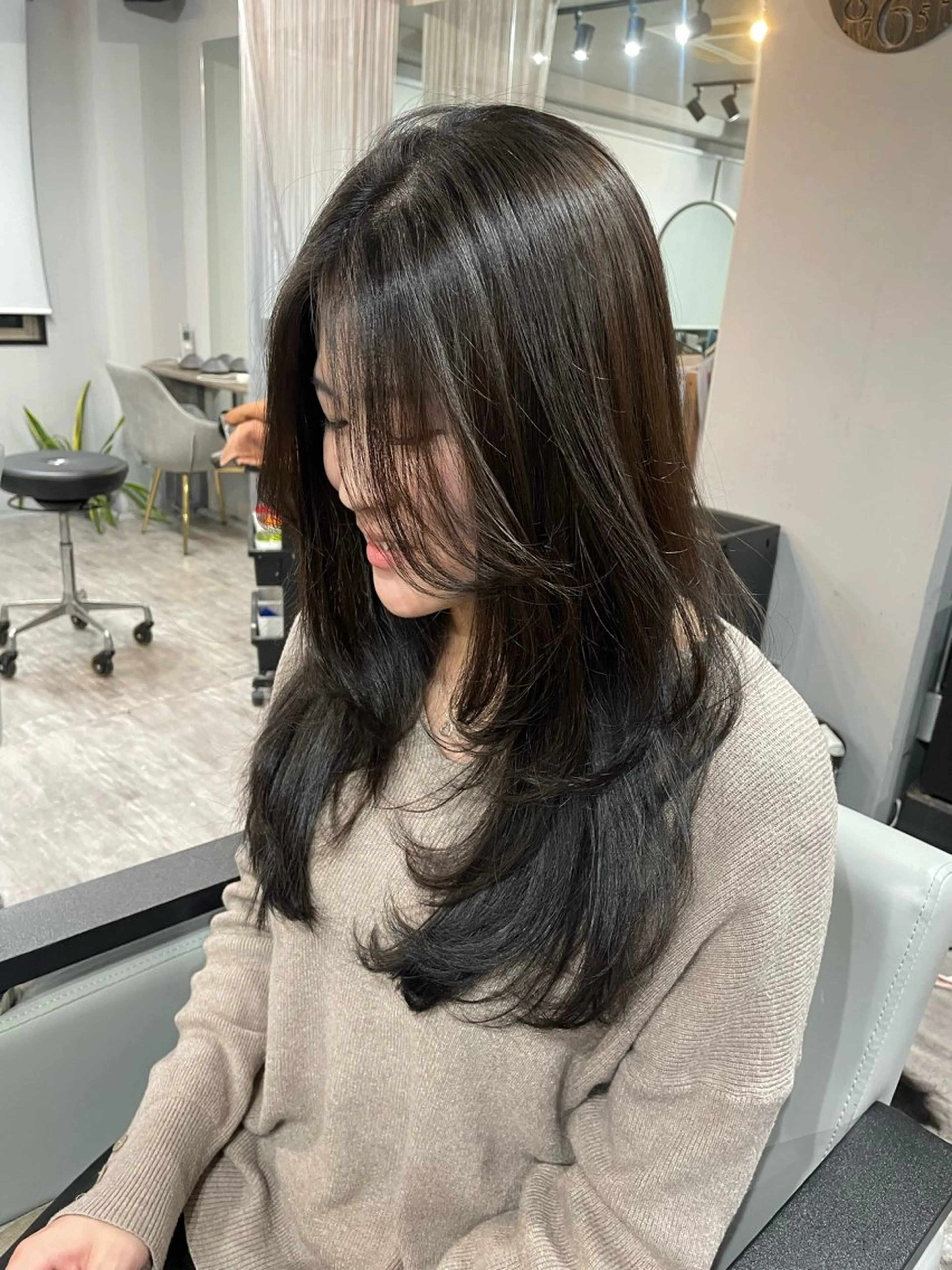 ロング レイヤーカット カット ヘアカラー 空きあり💛 miho  大国町のヘアスタイル