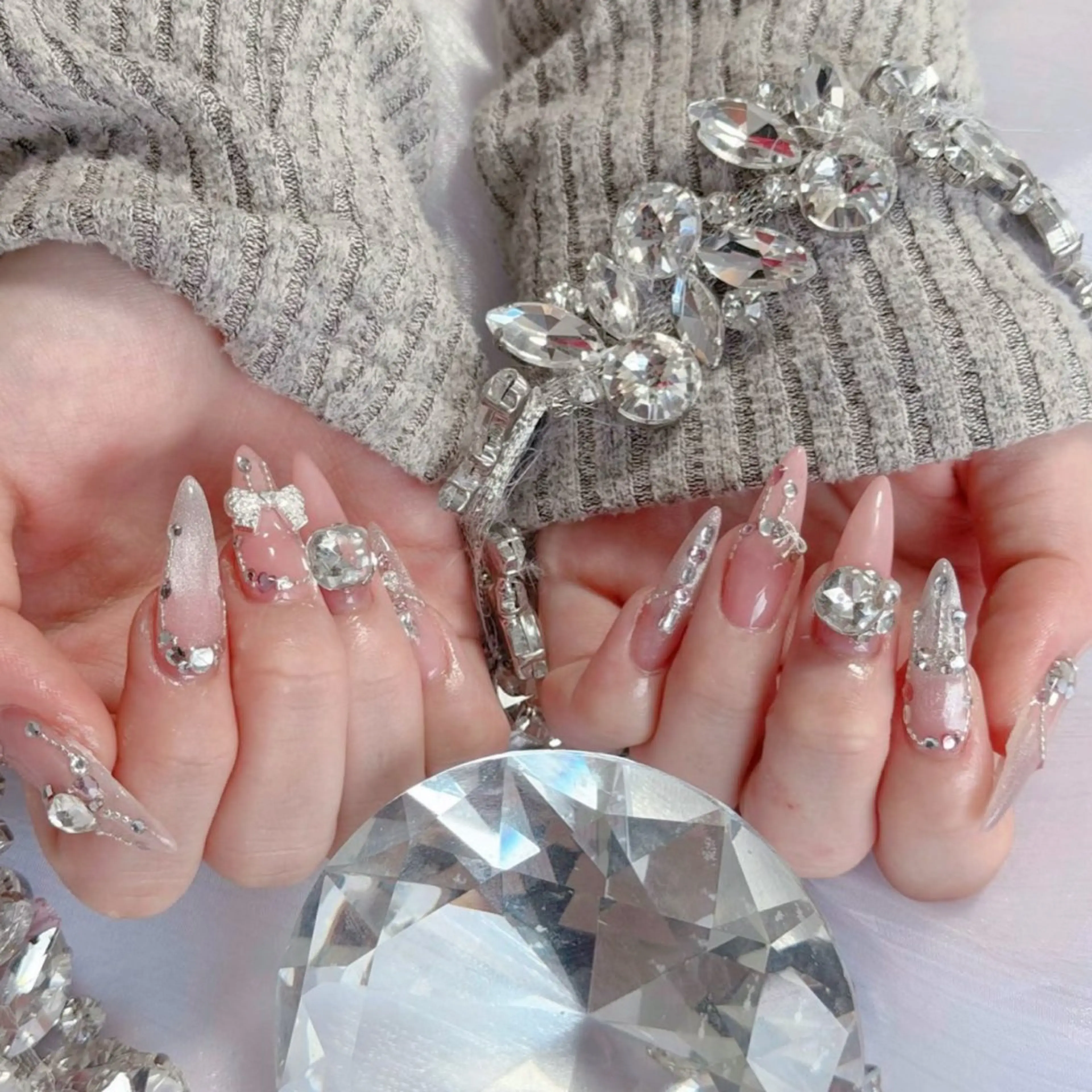 ネイル オーロラネイル クリアネイル 成人式 フラッシュネイル ジェルネイル ハンドネイル Amee Nail Salonのネイルデザイン