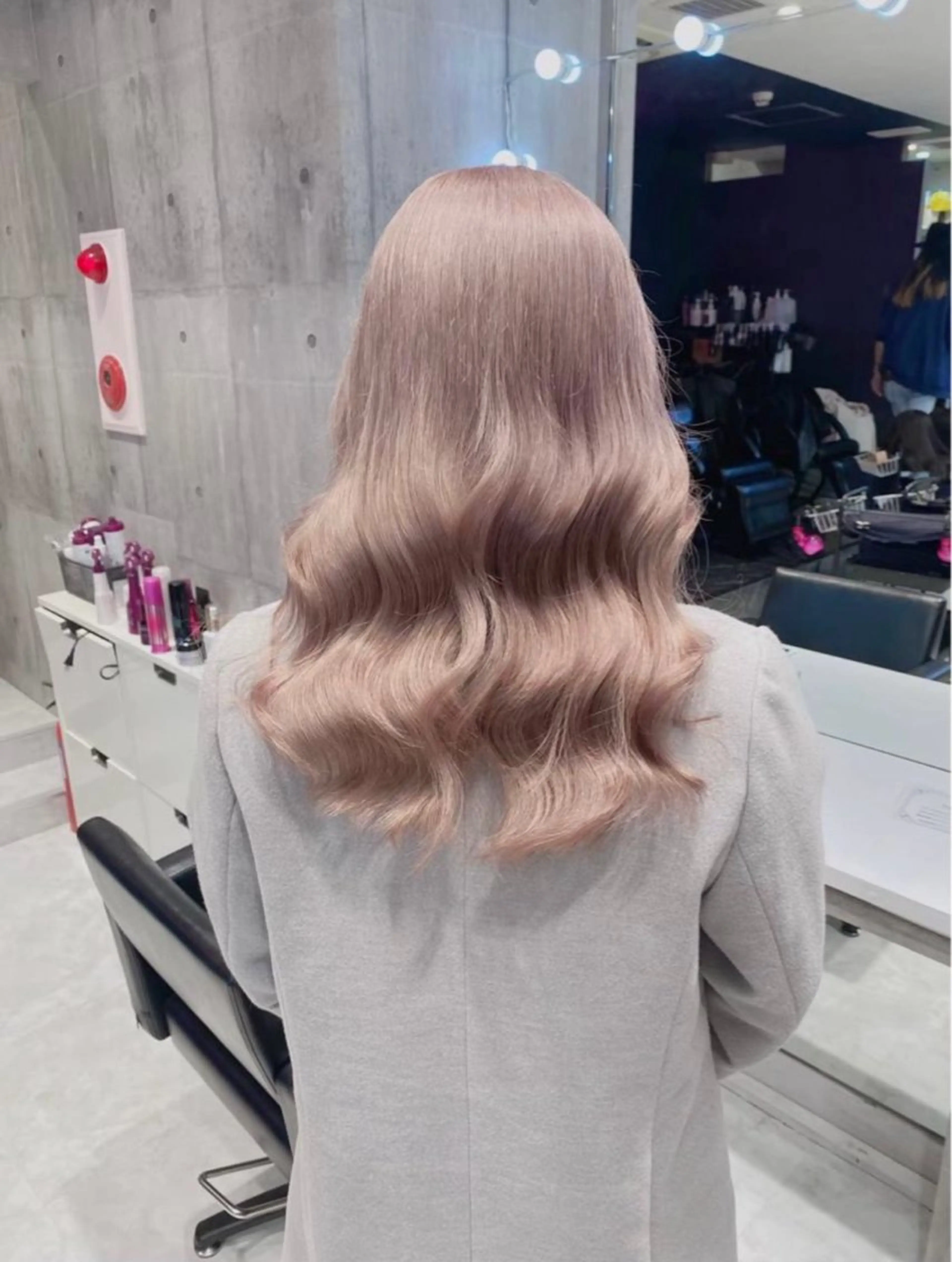 セミロング カラー ヘアアレンジ ベージュカラー ブリーチ ダブルカラー ハイトーンカラー ミルクティーベージュ ヘアカラー トリートメント 🌟🍒ハイトーン 韓国ヘア/ユウミのヘアスタイル