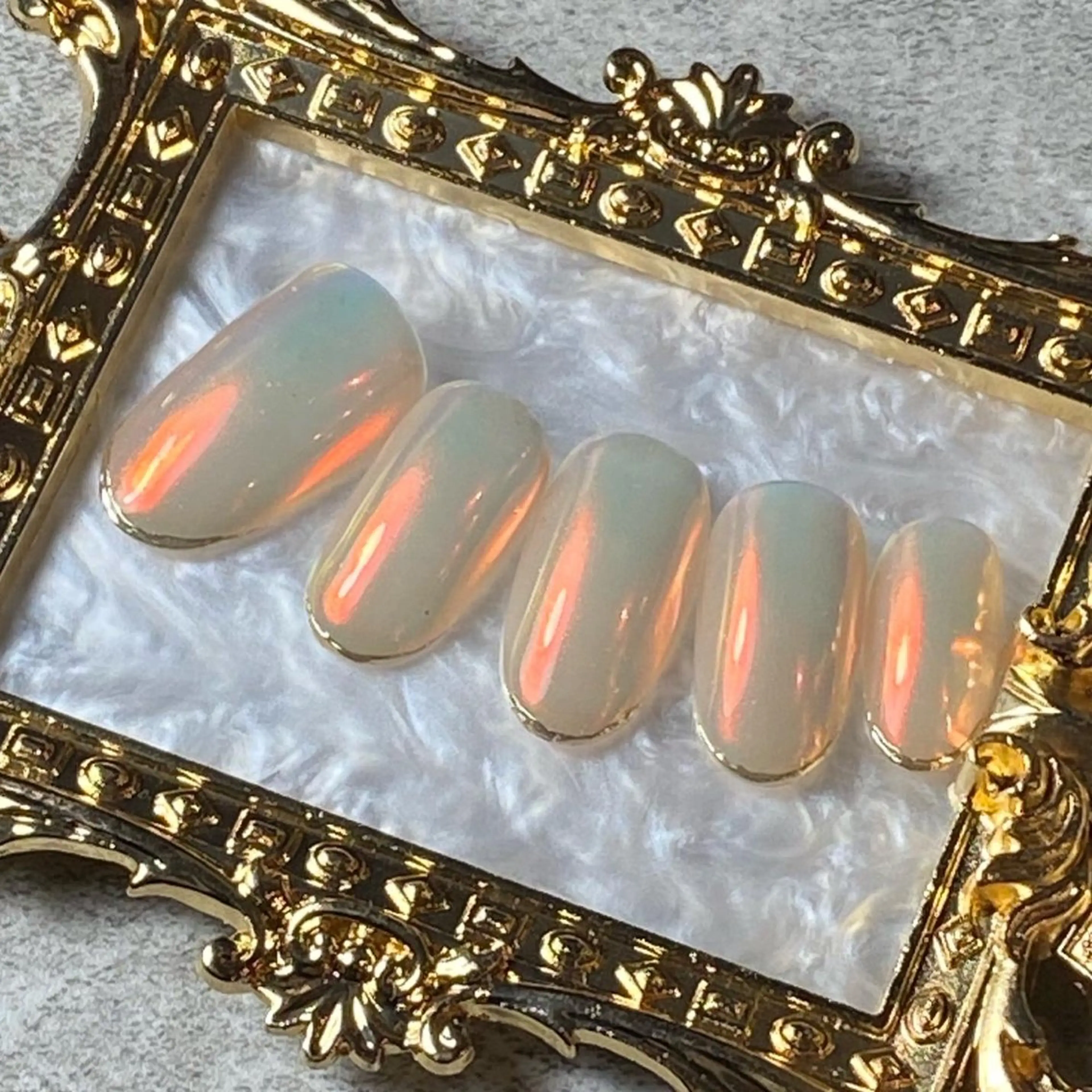 ネイル オーロラネイル フレンチネイル ハンドネイル Narumi nailのネイルデザイン