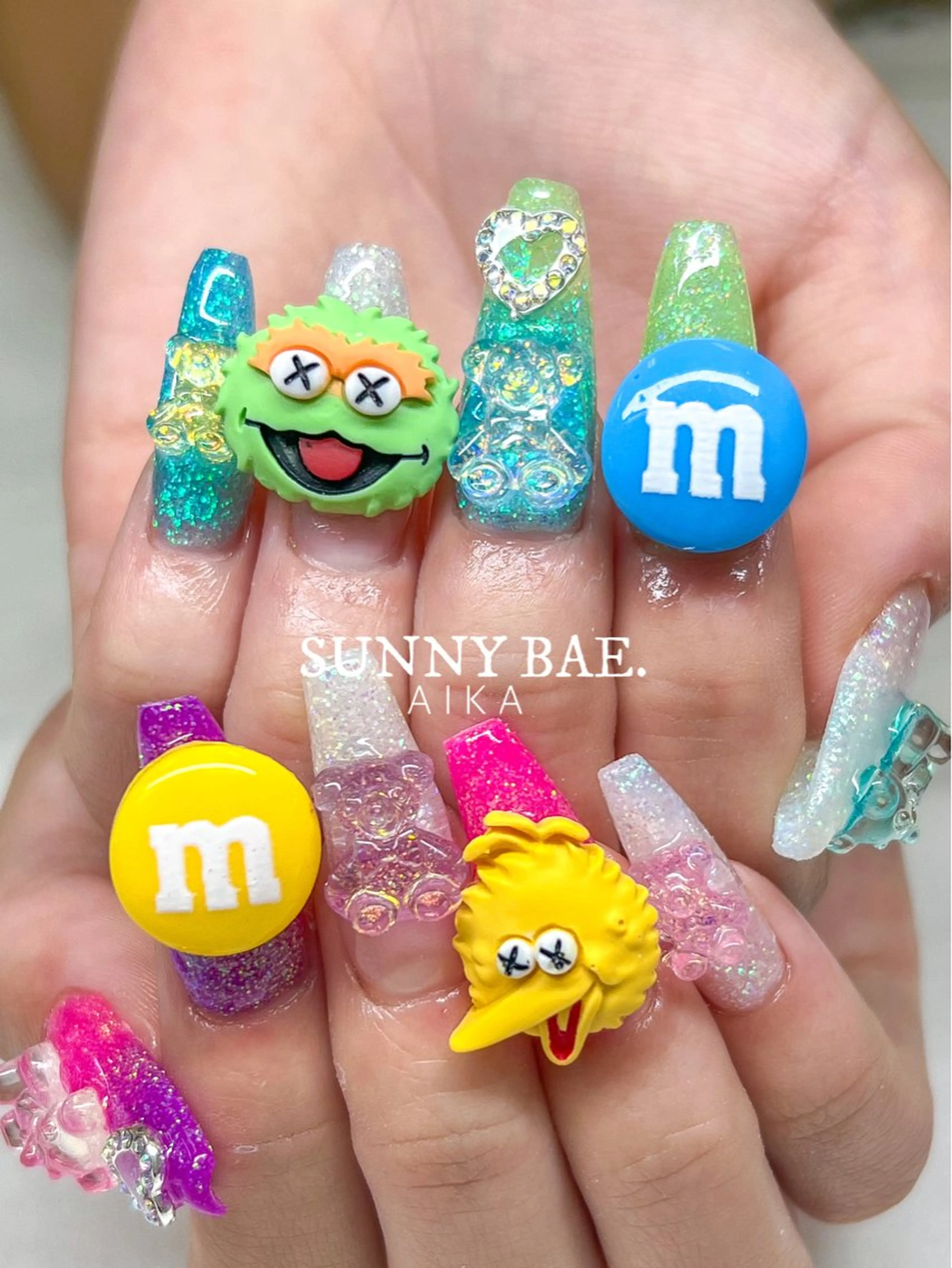 ロング ネイル ロング アートネイル ジェルネイル キラキラネイル ロングネイル Made By AIKAのネイルデザイン