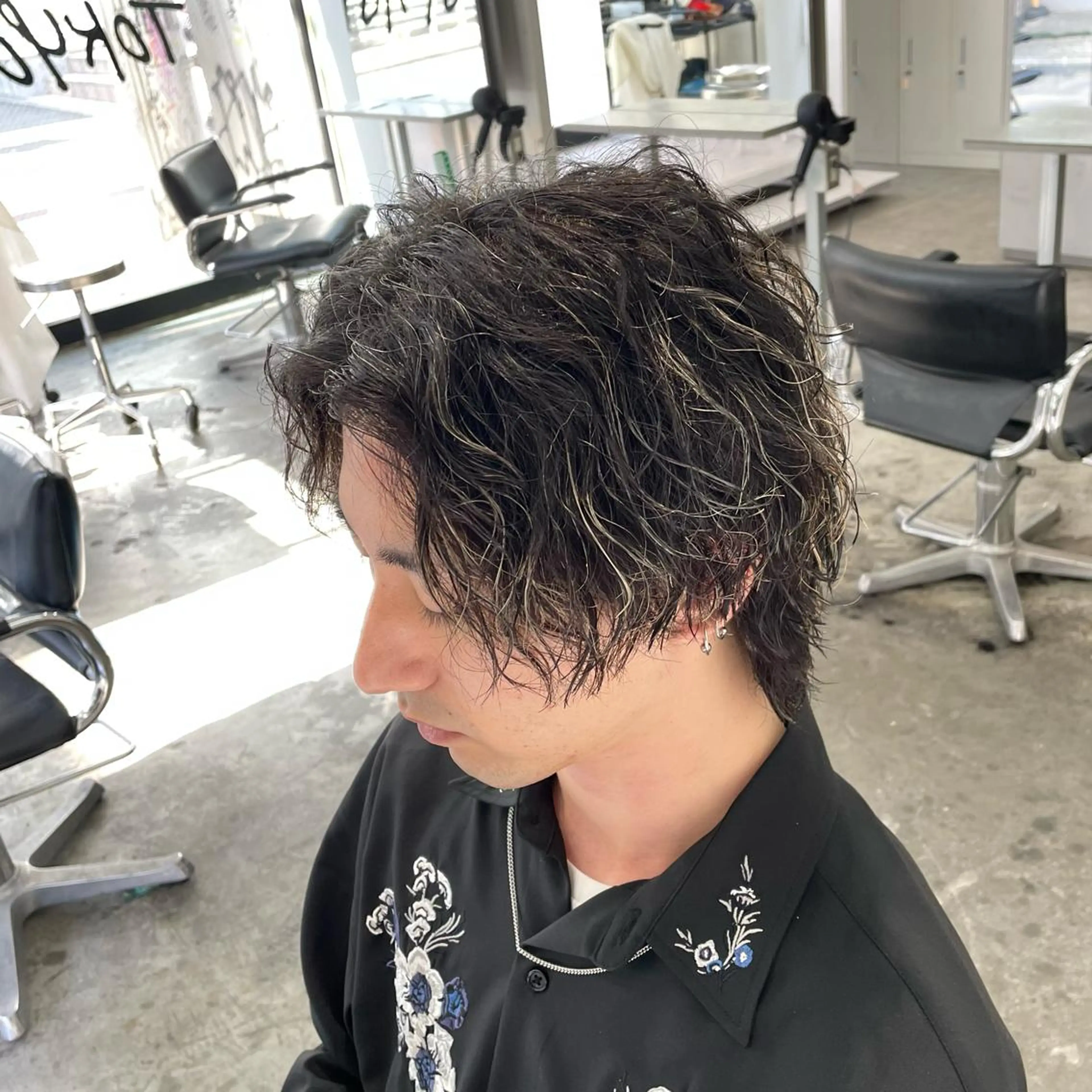 ショート カラー パーマ メンズ メンズハイライト メンズウルフカット ハイライトカラー ハイライト ウルフカット カット ヘアカラー パーマ メンズ特化美容師/ 藤戸 椋のヘアスタイル