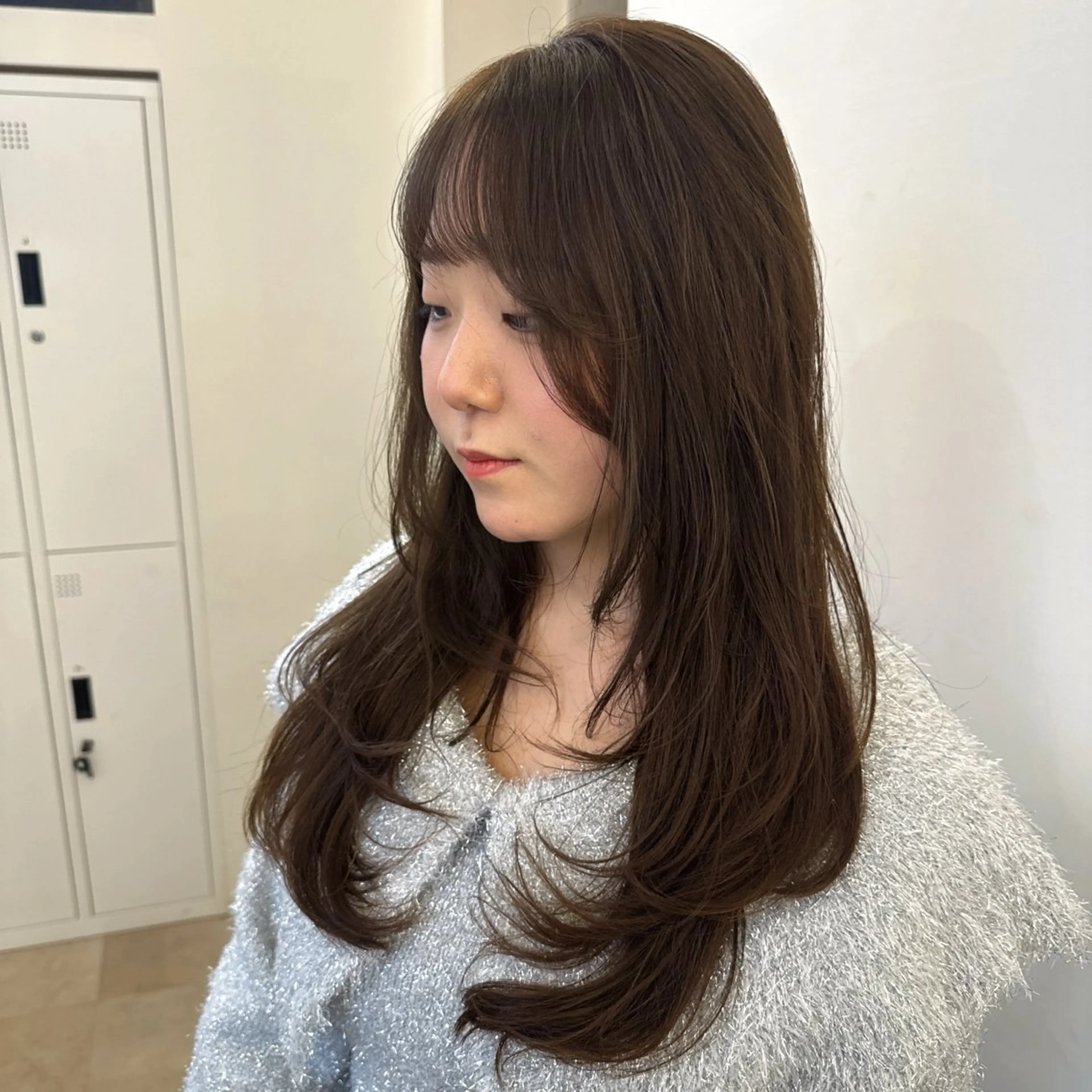 セミロング カット 💘韓国レイヤー上 品カラーruru💘のヘアスタイル