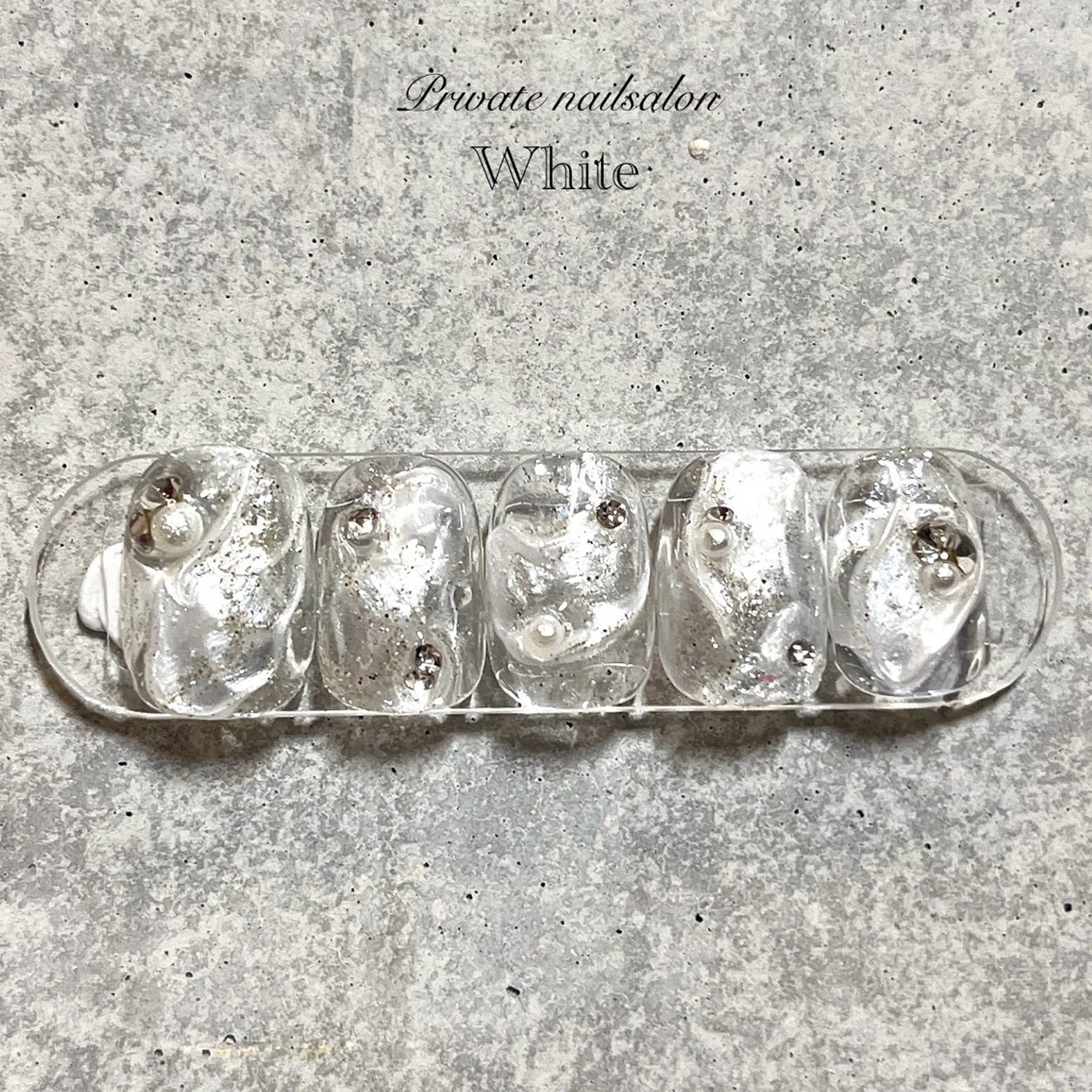 ネイル キラキラネイル ミラーネイル ニュアンスネイル 夏ネイル ホワイト ハンドネイル SAKASHITA KEIのネイルデザイン