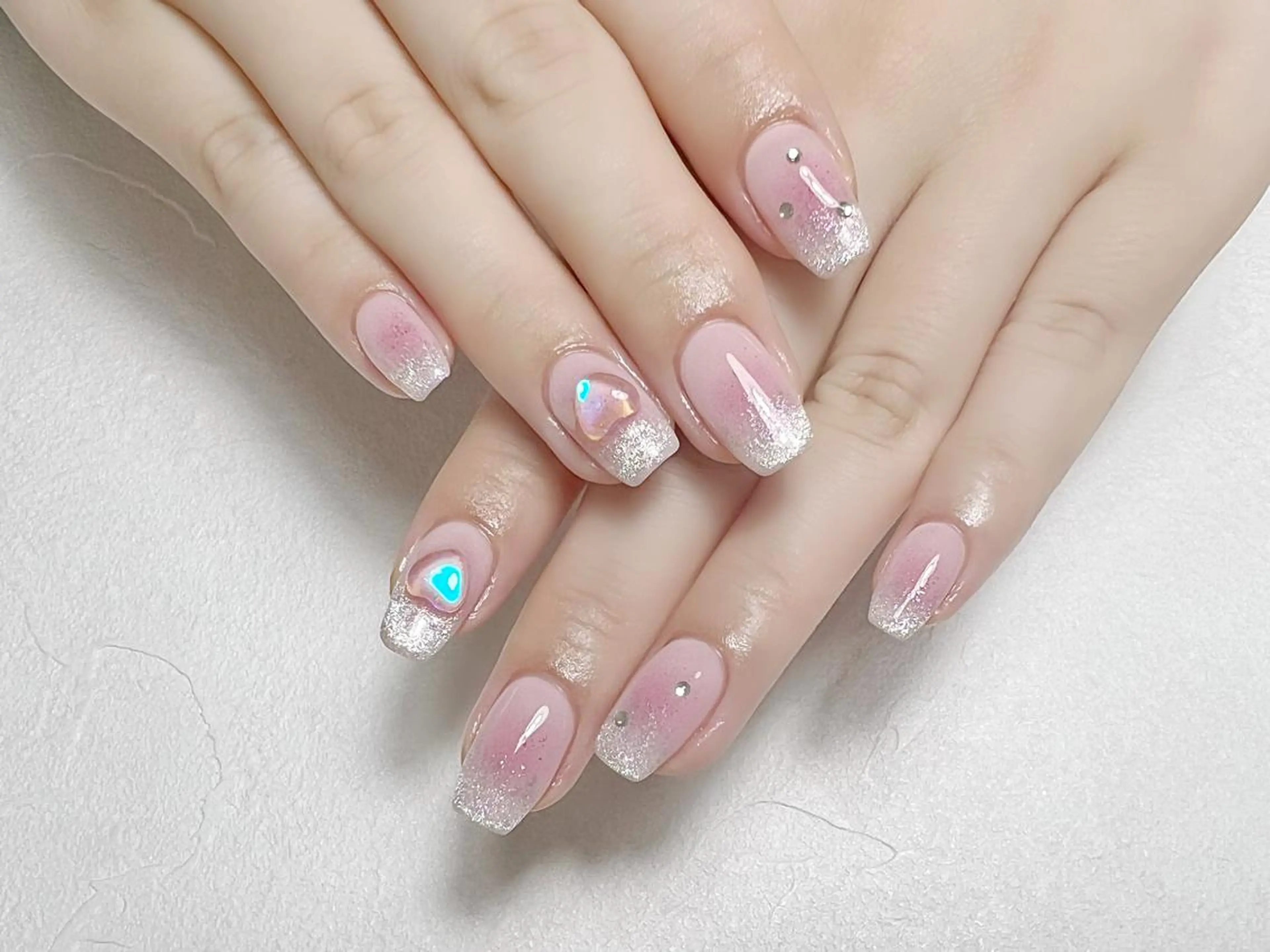 ネイル チークネイル キラキラネイル マグネットネイル ピンク ワンホンネイル rouse nail RISATOのネイルデザイン