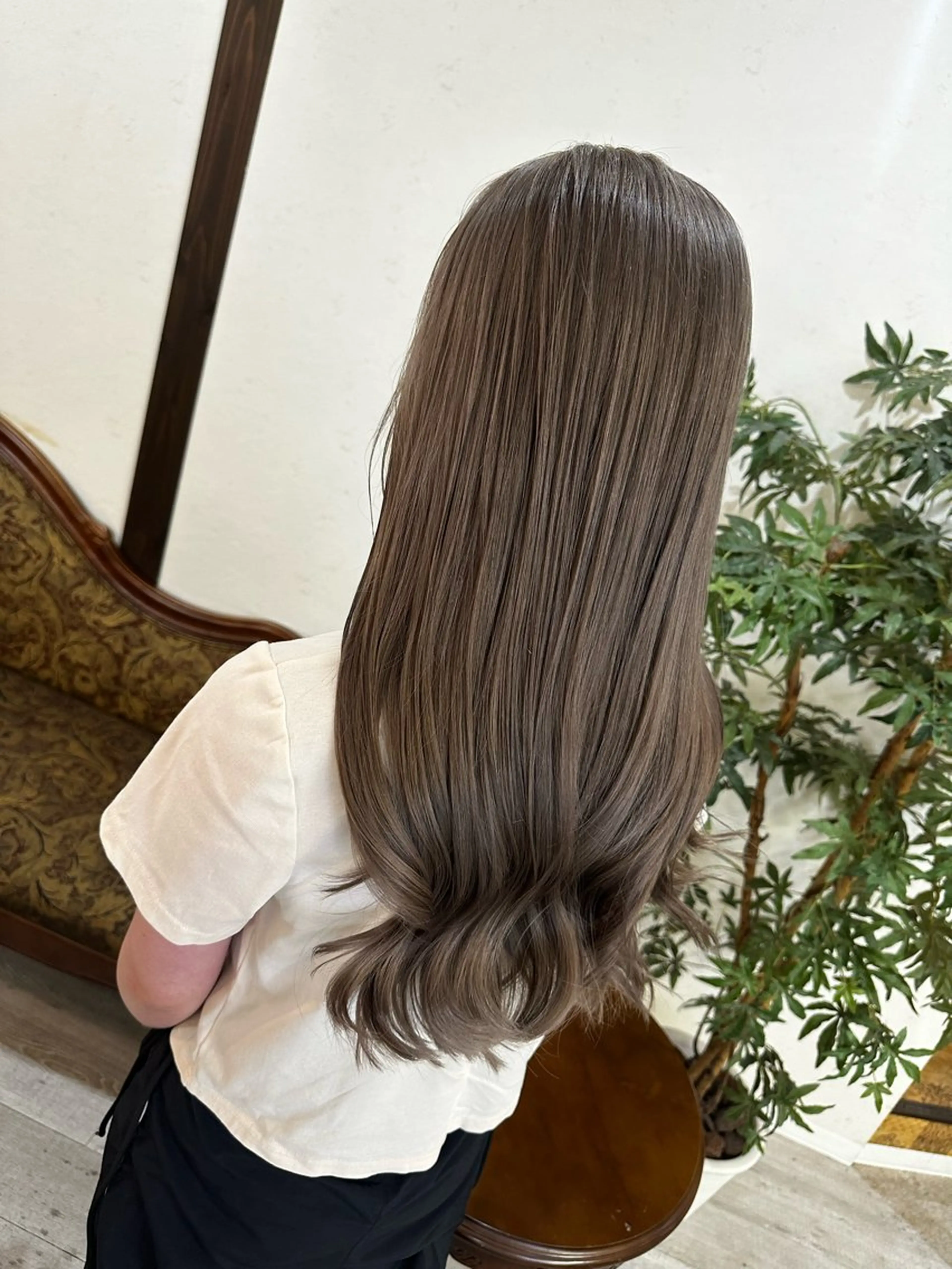 ロング カラー 大潮 梨奈のヘアスタイル