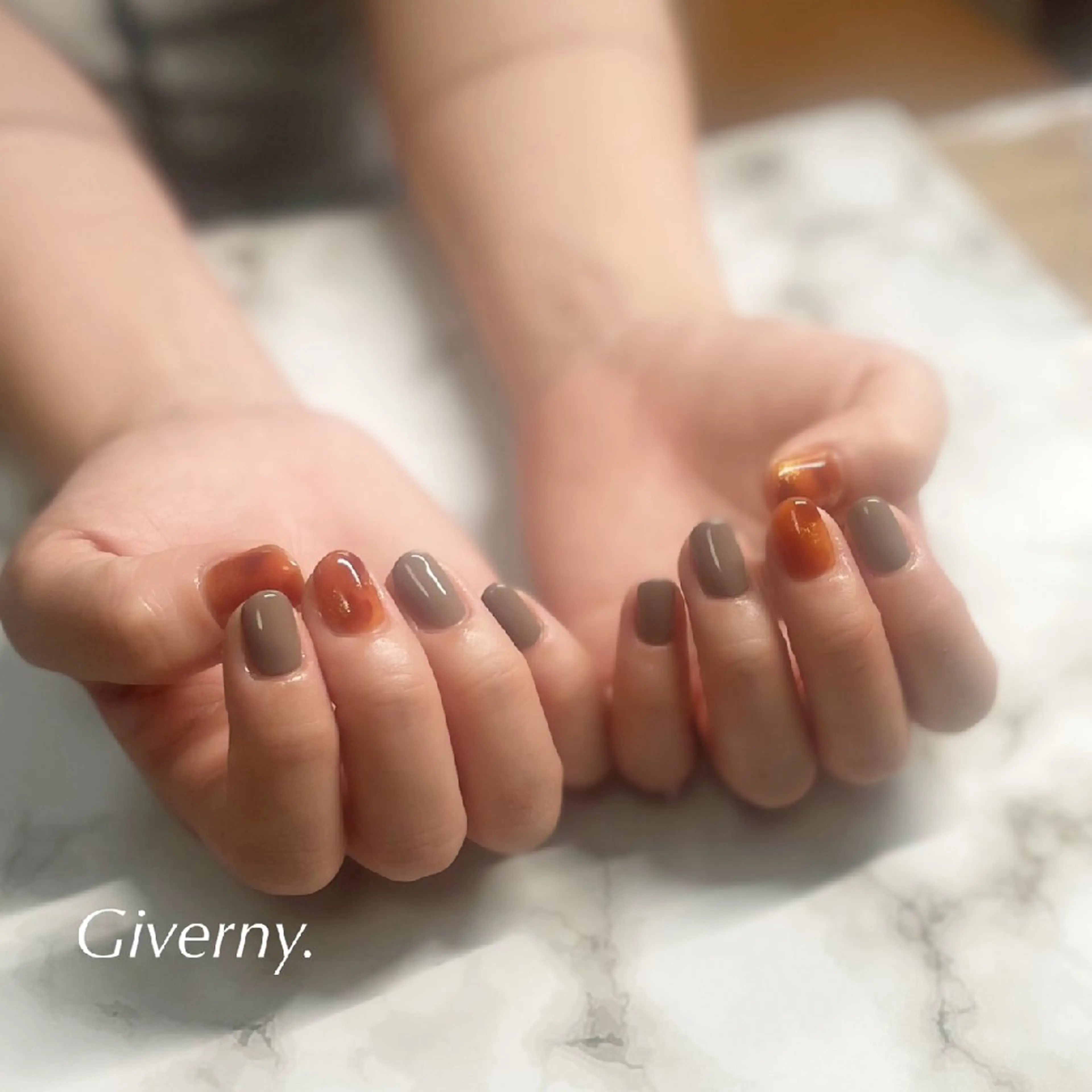 ネイル べっ甲ネイル ハンドネイル Giverny .のネイルデザイン