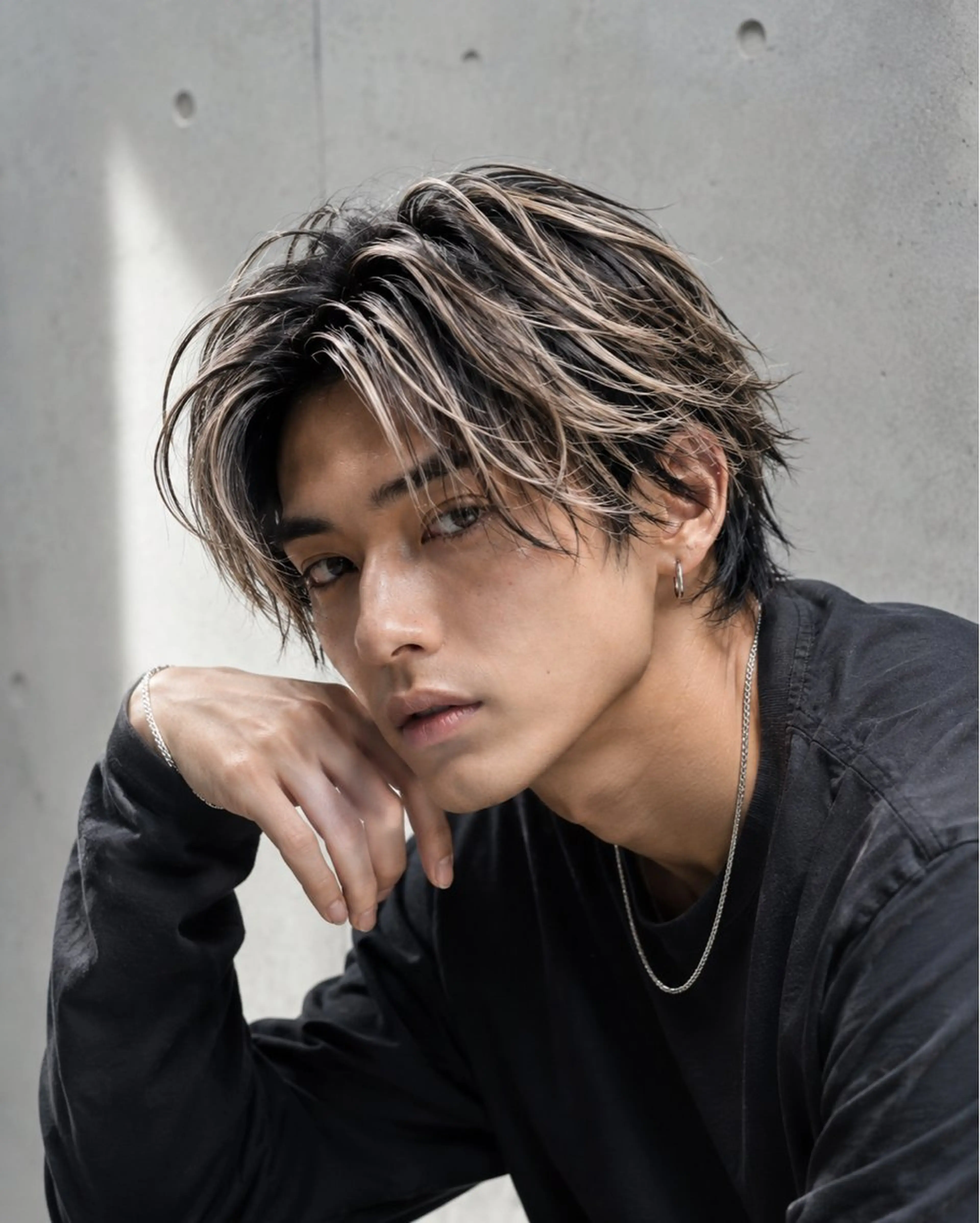 ミディアム カラー メンズ メンズバレイヤージュ バレイヤージュ レイヤーカット カット ヘアカラー トリートメント バレイヤージュ/ シャドウルーツ/安室のヘアスタイル