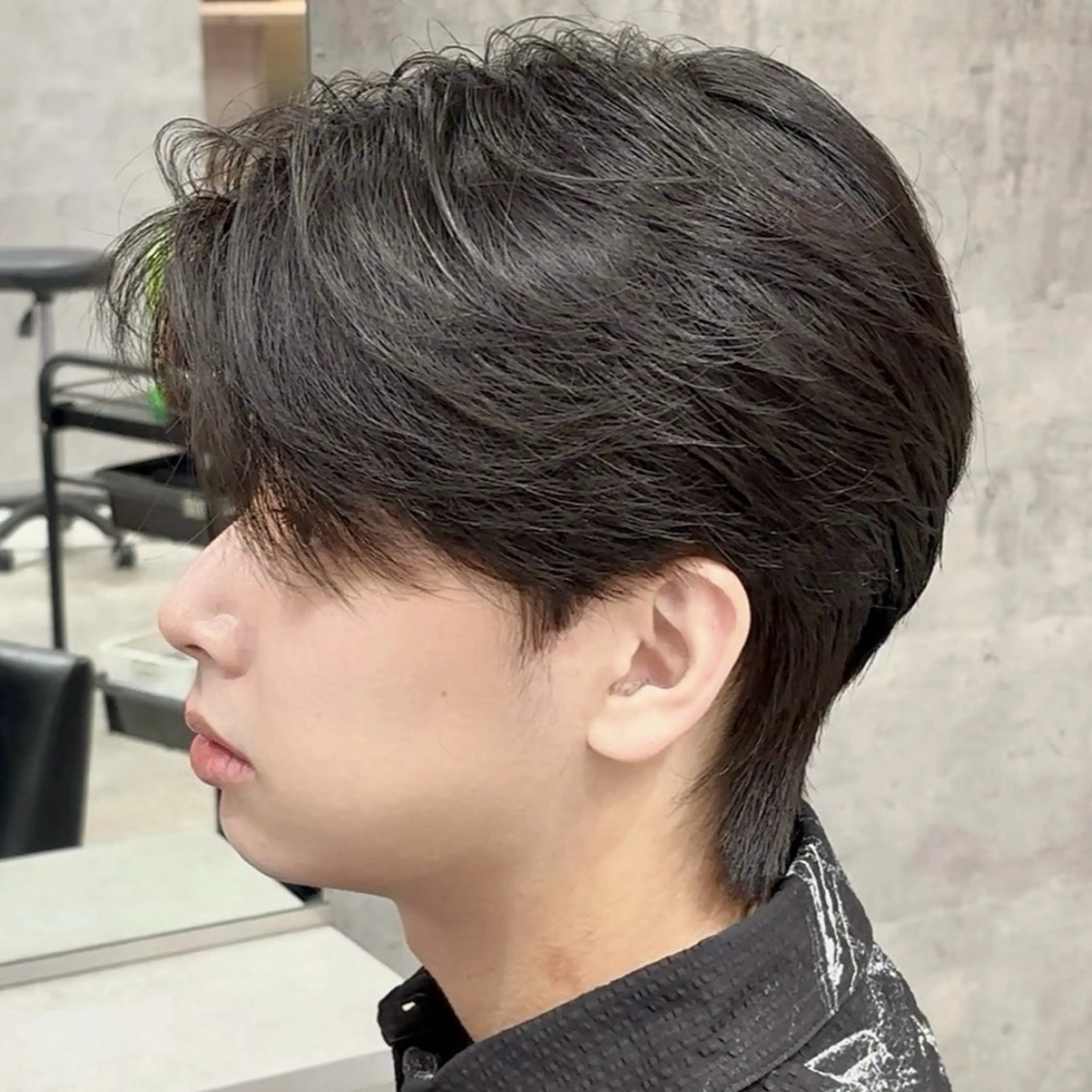 メンズ センターパート ダウンパーマ カルマパーマ マッシュ メンズパーマ 新宿/韓国レイヤー/ 顔まわり/メンズヘアのヘアスタイル