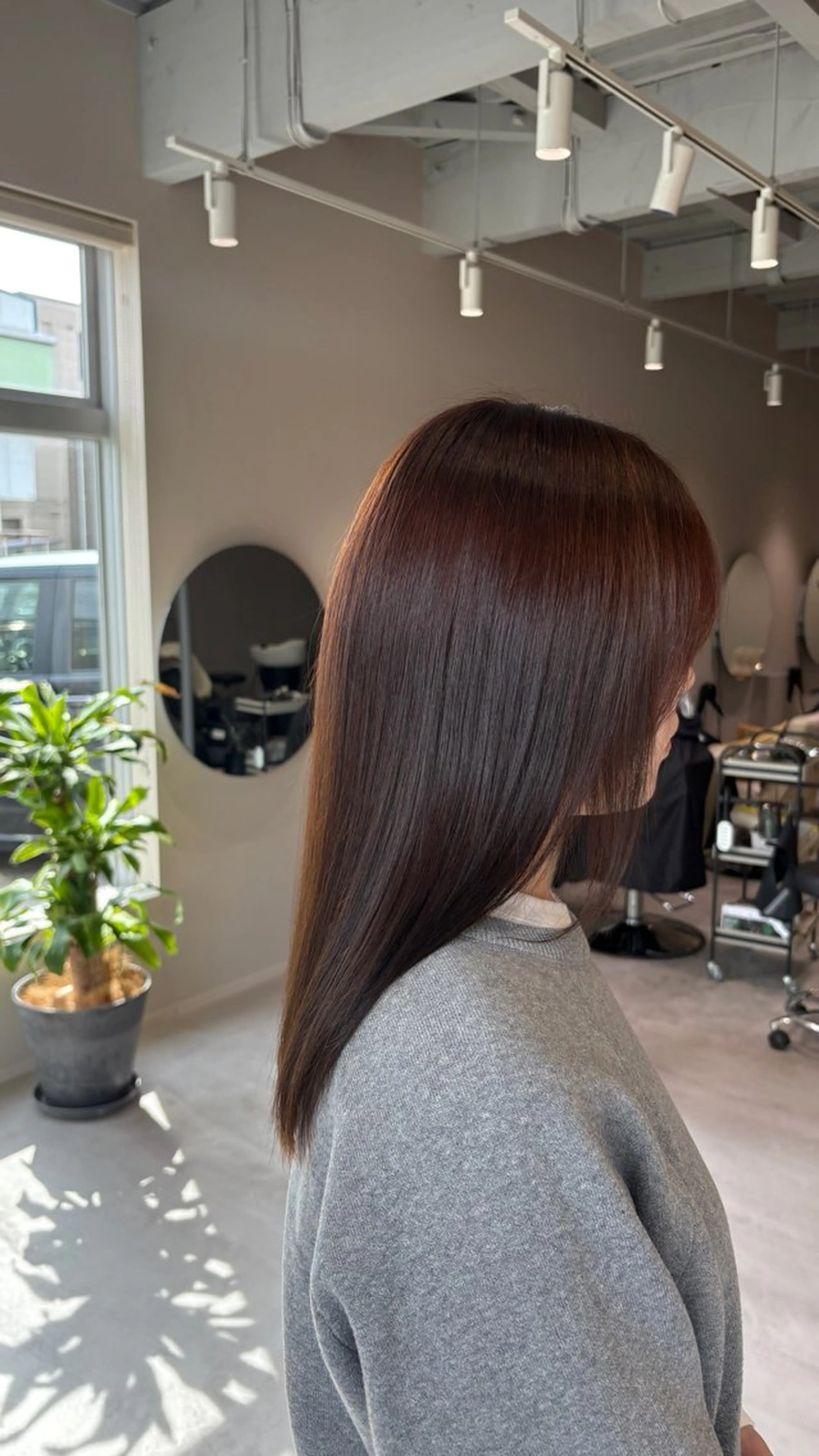 セミロング ヘアカラー 井山 葵のヘアスタイル