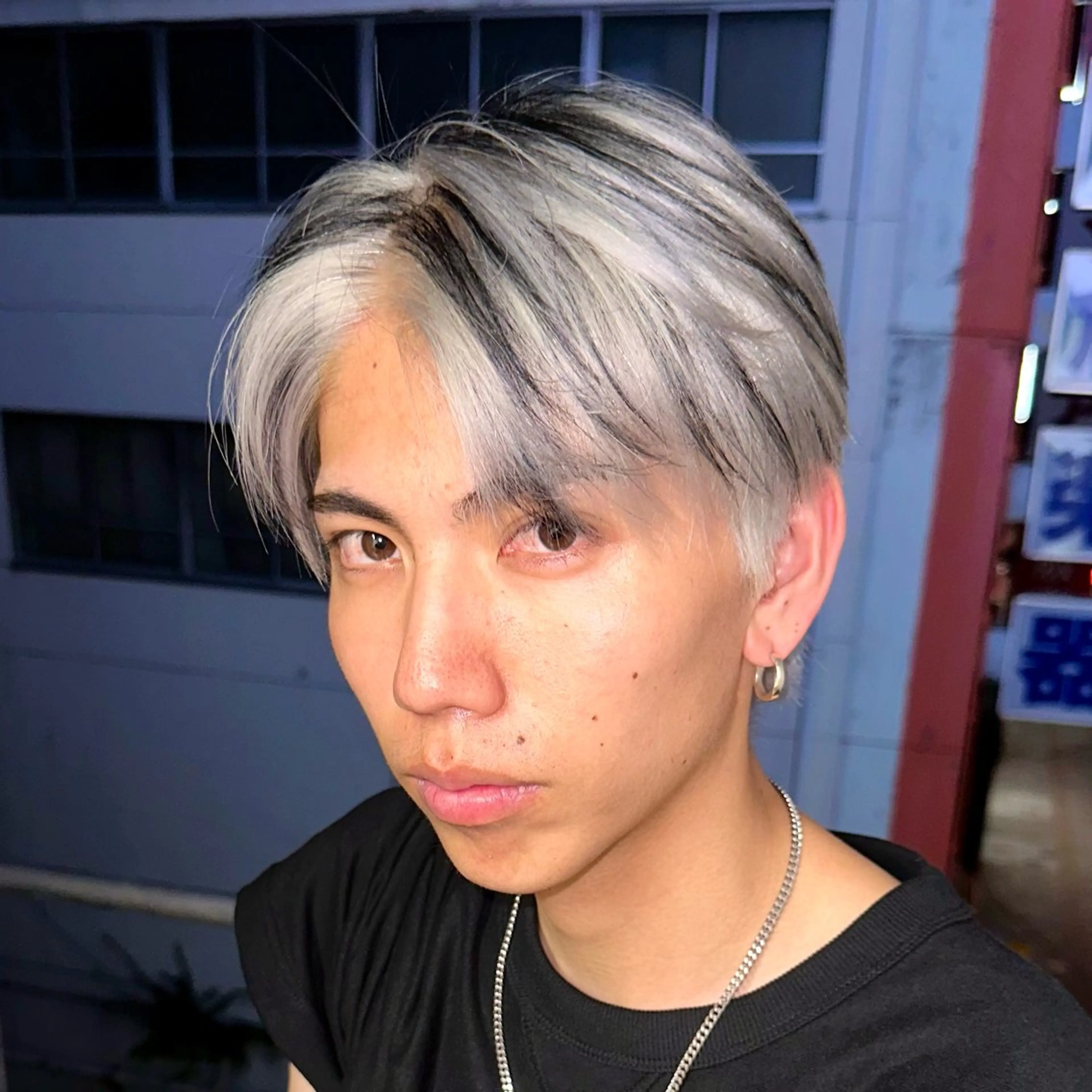 ショート カラー メンズ ハイトーンニュアンス 毛流れシャドウパーマのヘアスタイル