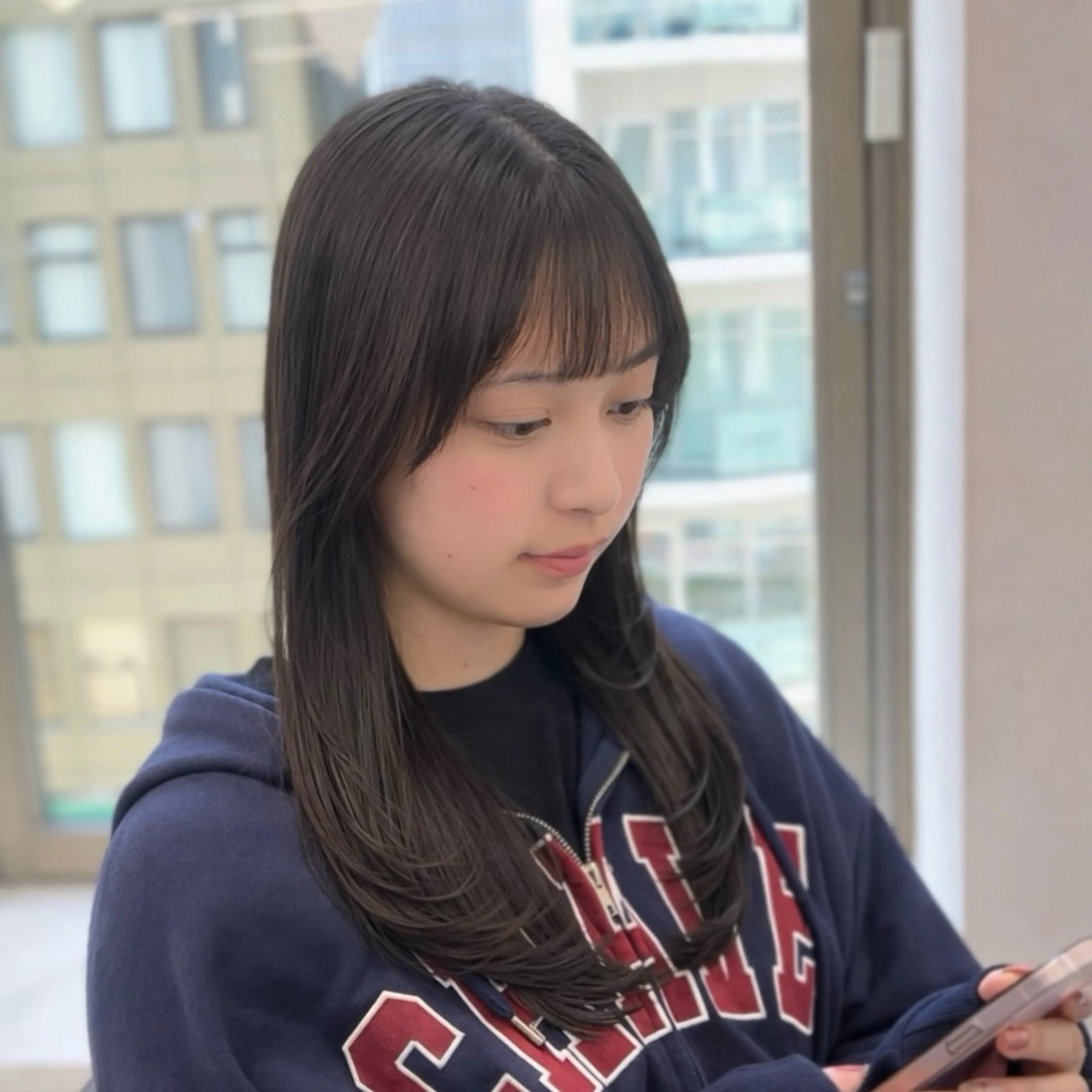 セミロング カラー パーマ ヘアアレンジ メンズ キッズ カット トリートメント 🦋韓国レイヤー｜ 透明感グレージュ🦋のヘアスタイル