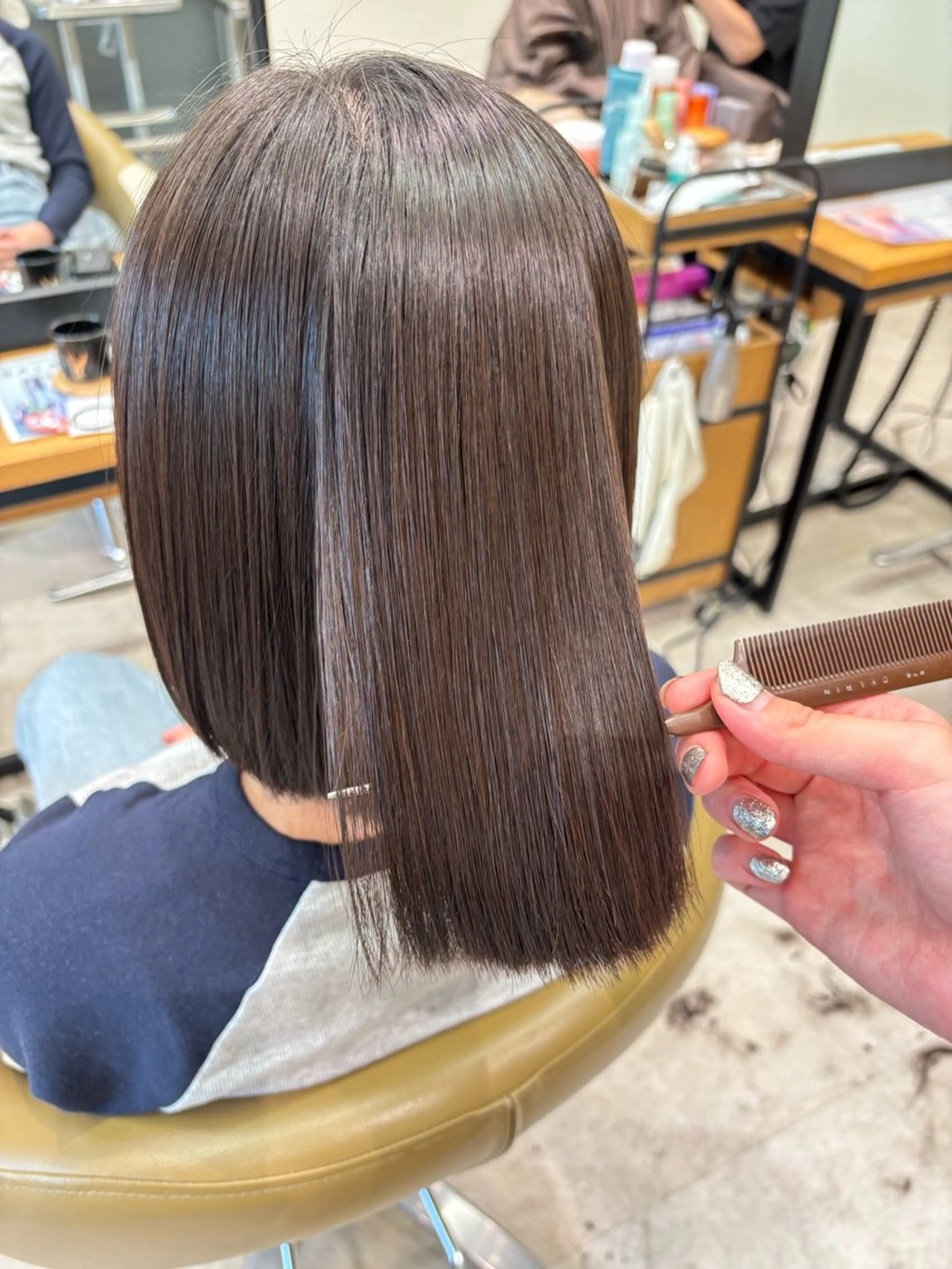 ミディアム パーマ 髪質改善 縮毛矯正 トリートメント 酸性ストレート ストレートパーマ 縮毛矯正 垢抜け小顔レイヤー オリーブ/スミレのヘアスタイル