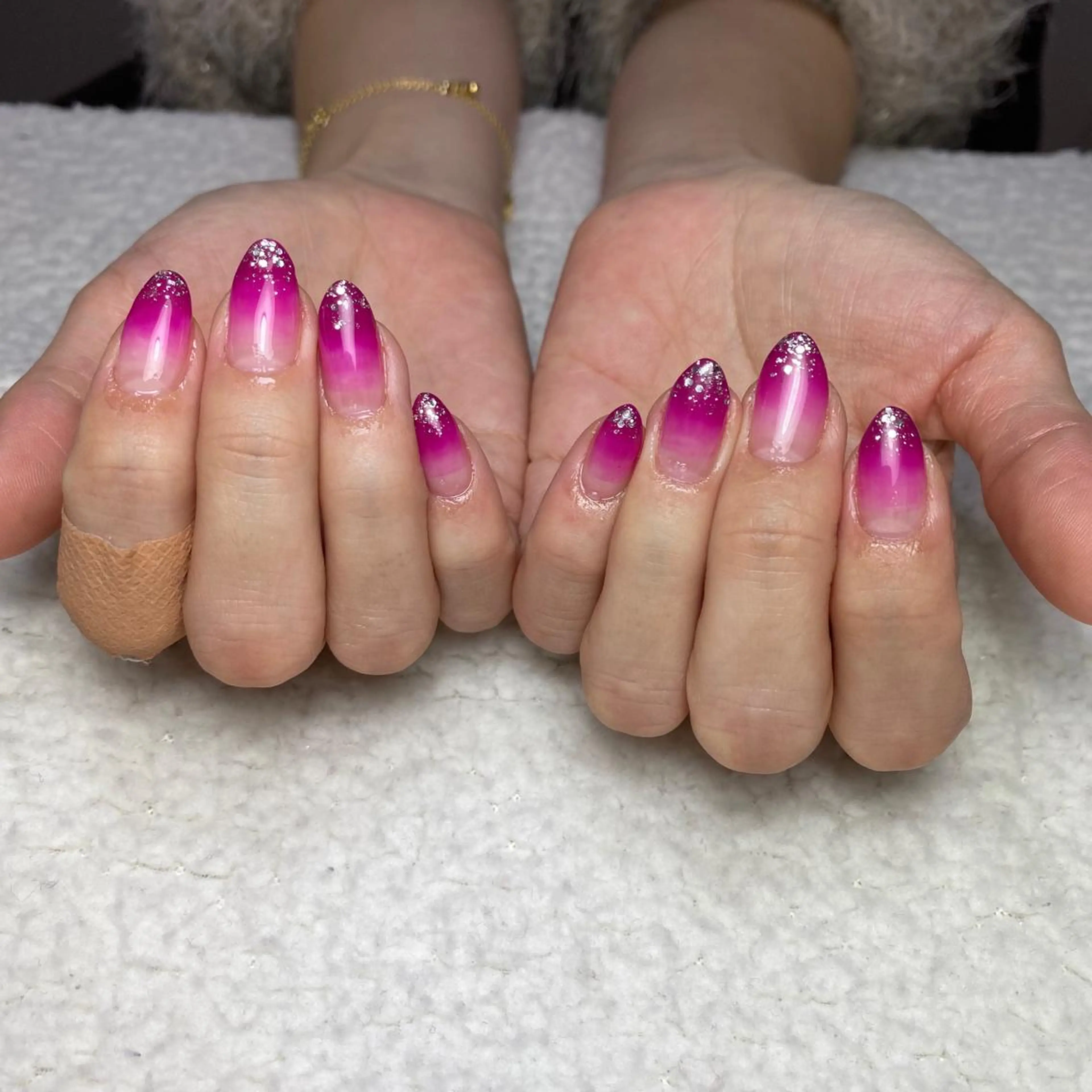 ネイル グラデーション ラメ(グリッター) シンプルネイル ハンドネイル COCO+所属・COCO +のエステ・リラクイメージ