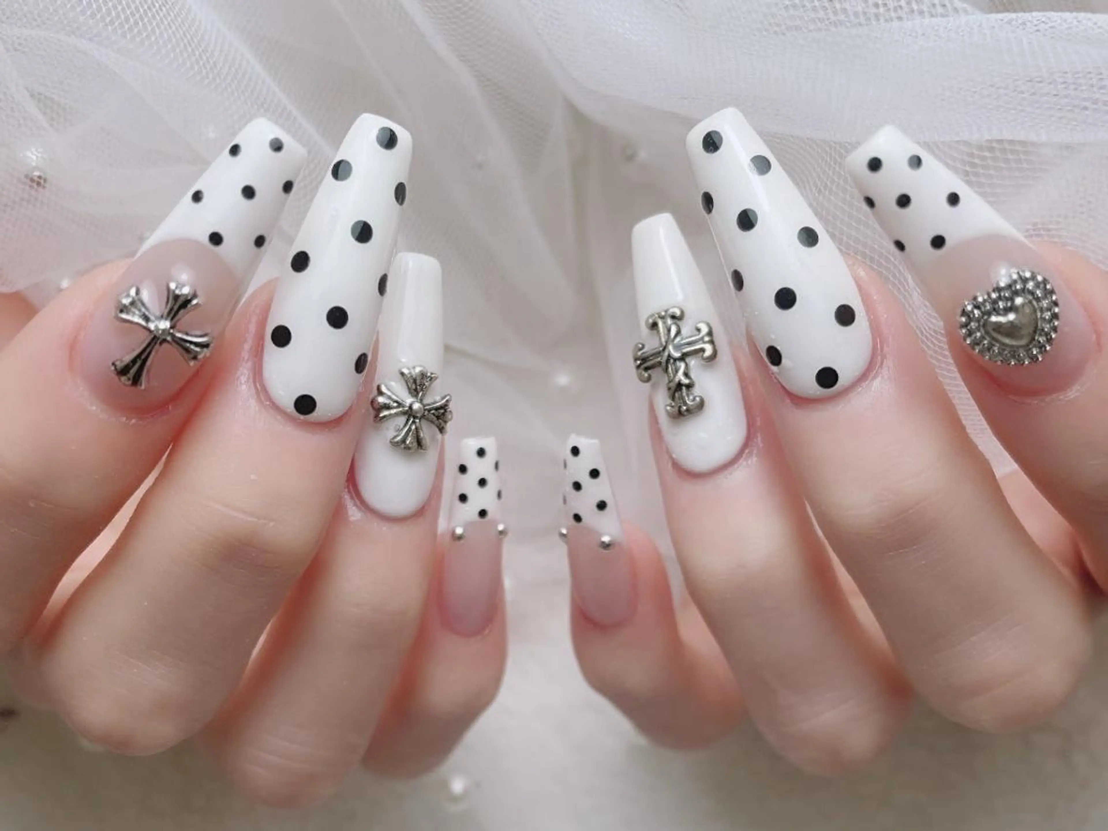 ネイル フレンチネイル 韓国ネイル リボン ネイルサロンロータス (渋谷店)のネイルデザイン