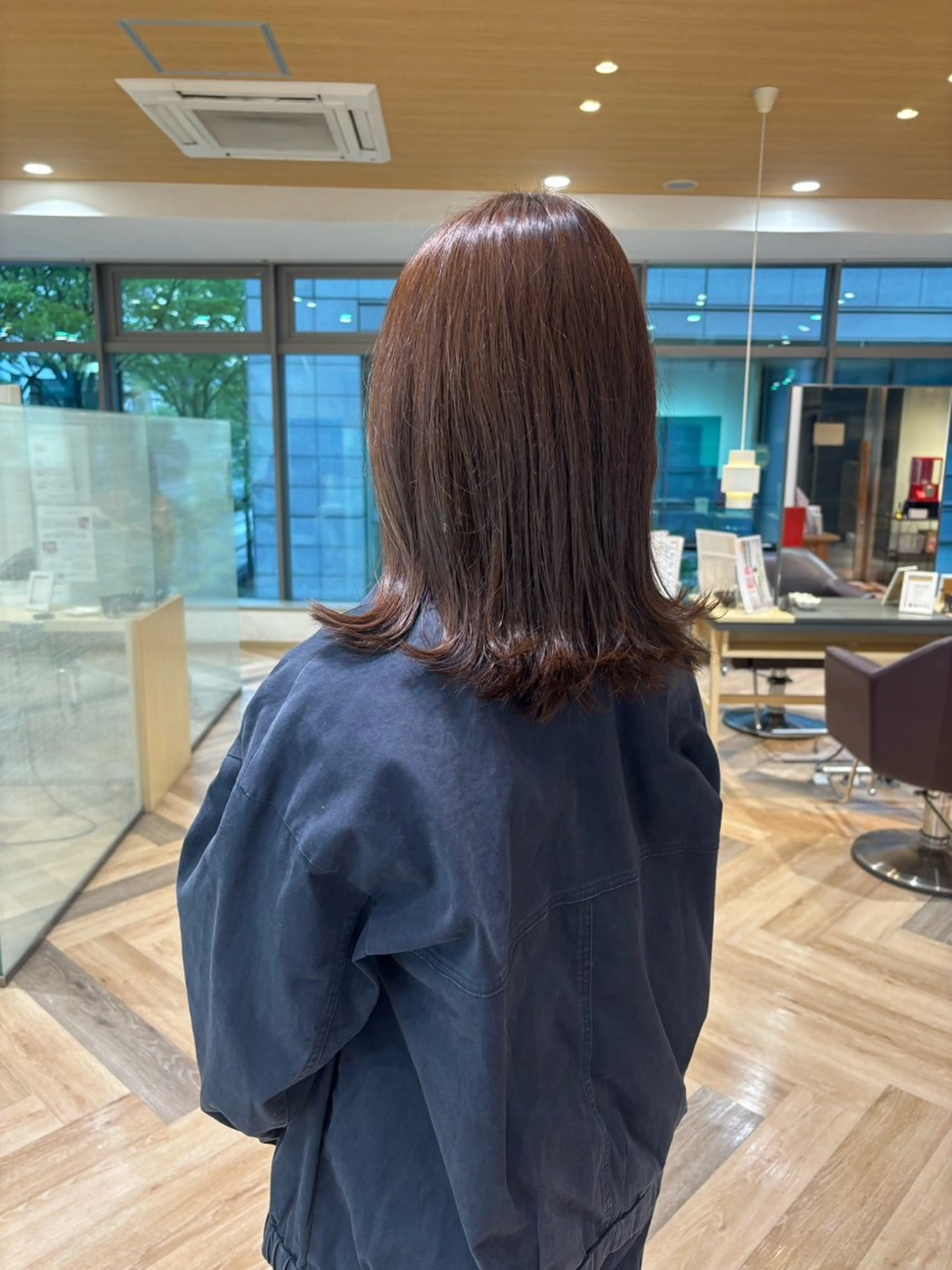 ミディアム カラー ベージュカラー オリーブベージュ カット ヘアカラー ゆい/パーマ/レイヤ ー/似合わせカラーのヘアスタイル