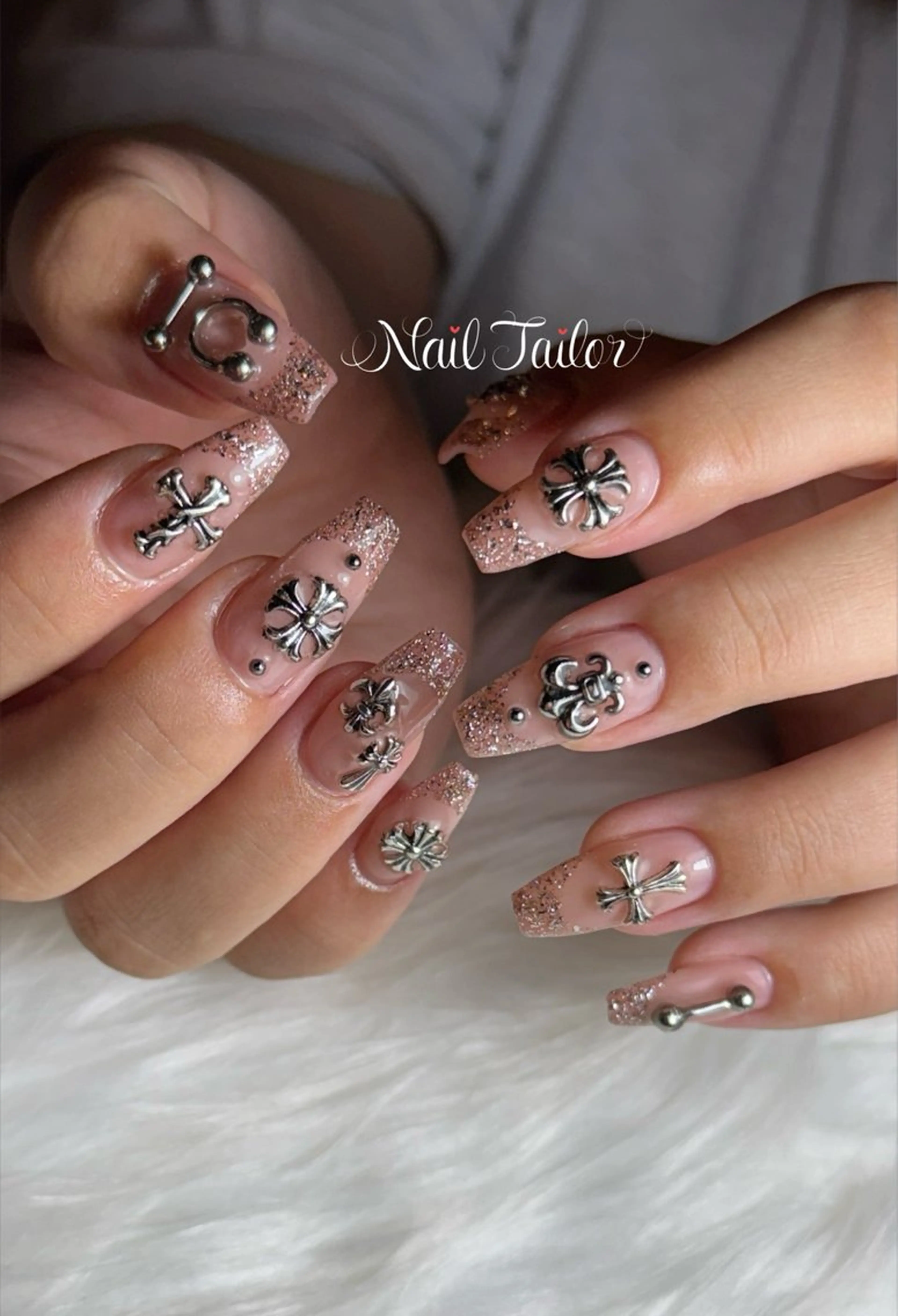 ネイル 長さ出し フレンチネイル キラキラネイル ラメ(グリッター) ロングネイル ハンドネイル NailTailor ネイルテイラーのネイルデザイン