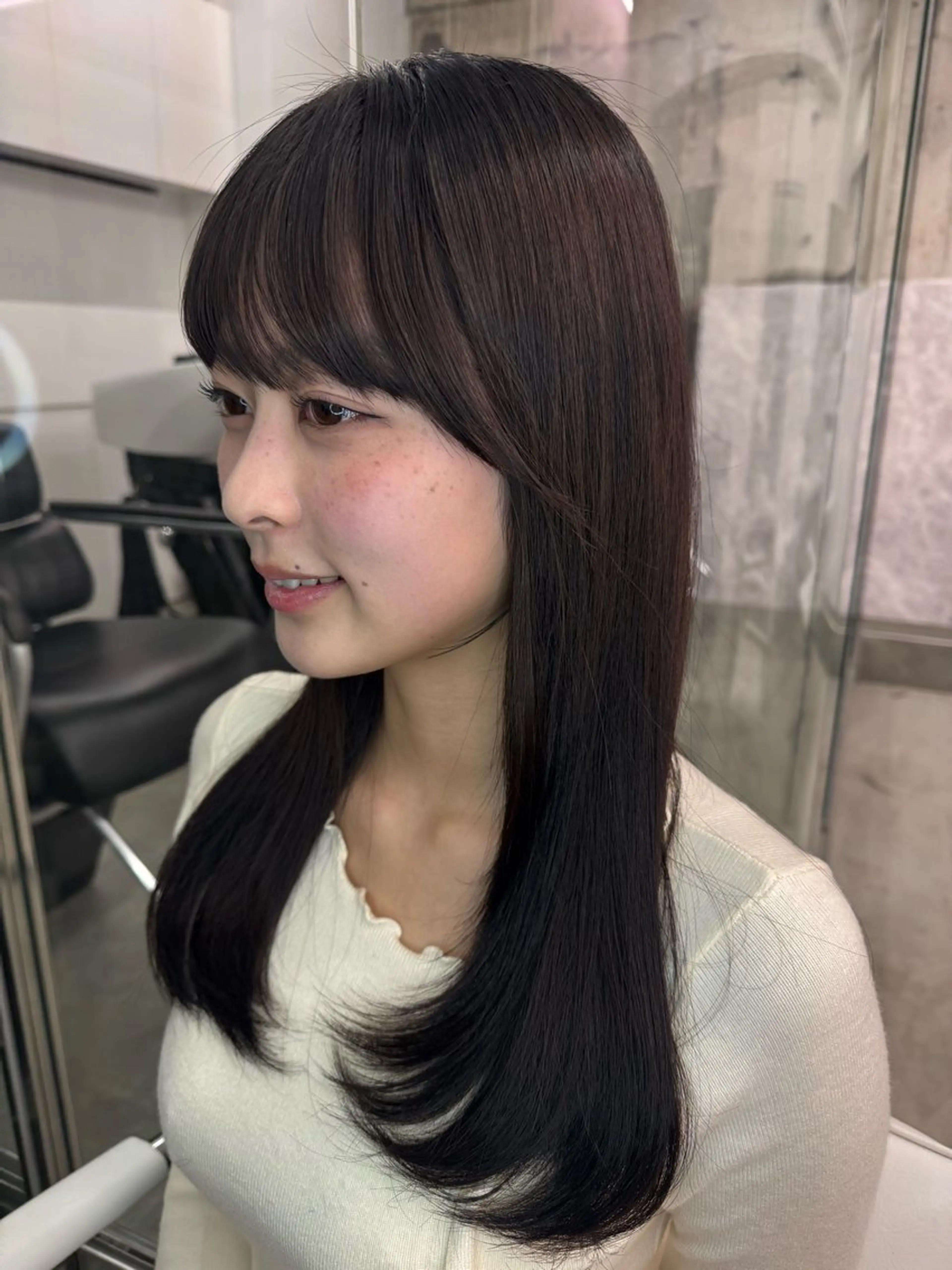 ロング 【顔まわりレイヤー透 明感カラー今崎太河】のヘアスタイル