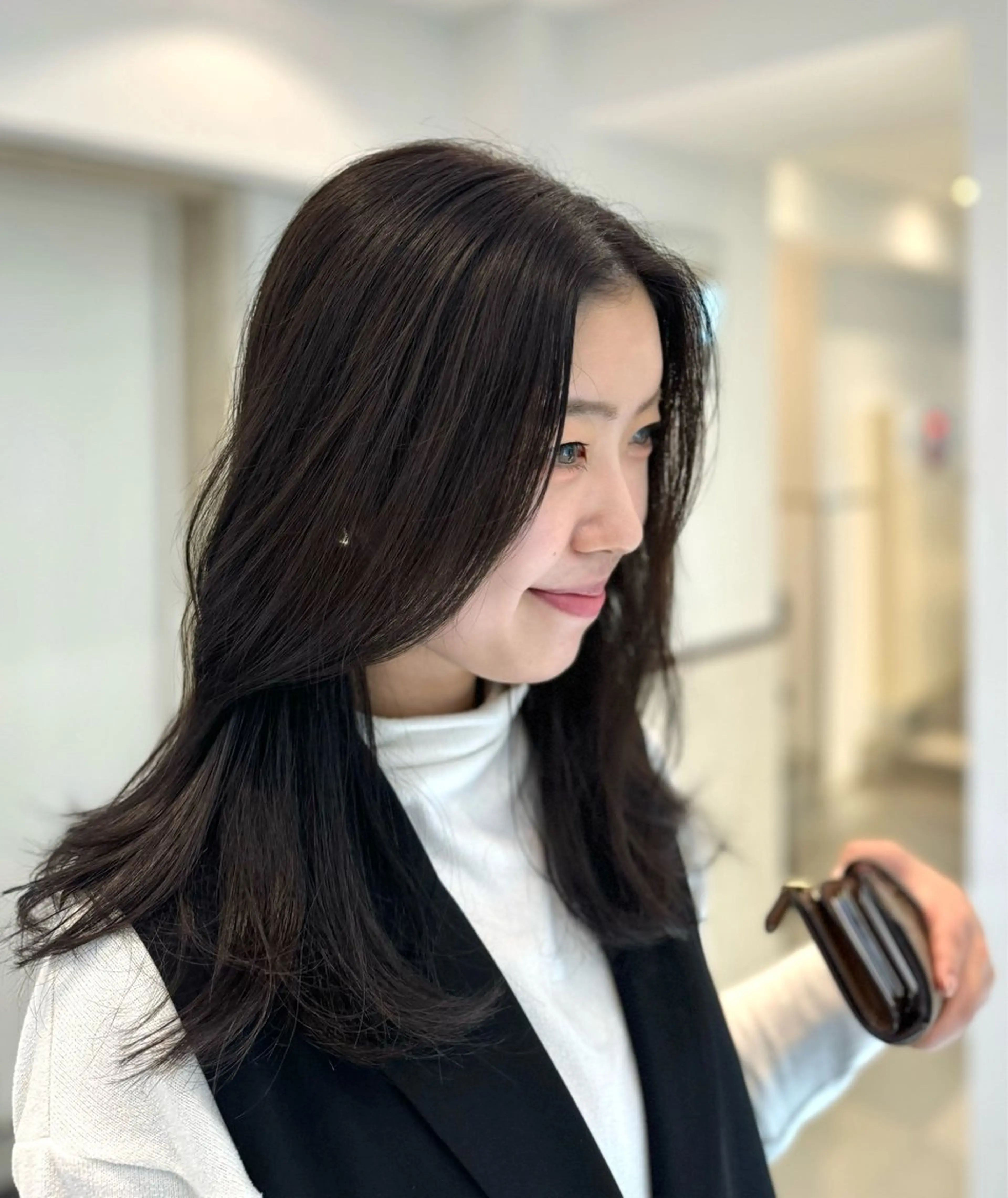 ロング カラー パーマ 透明感カラー 韓国風ヘア コテ巻き風パーマ/ デジタルパーマのヘアスタイル