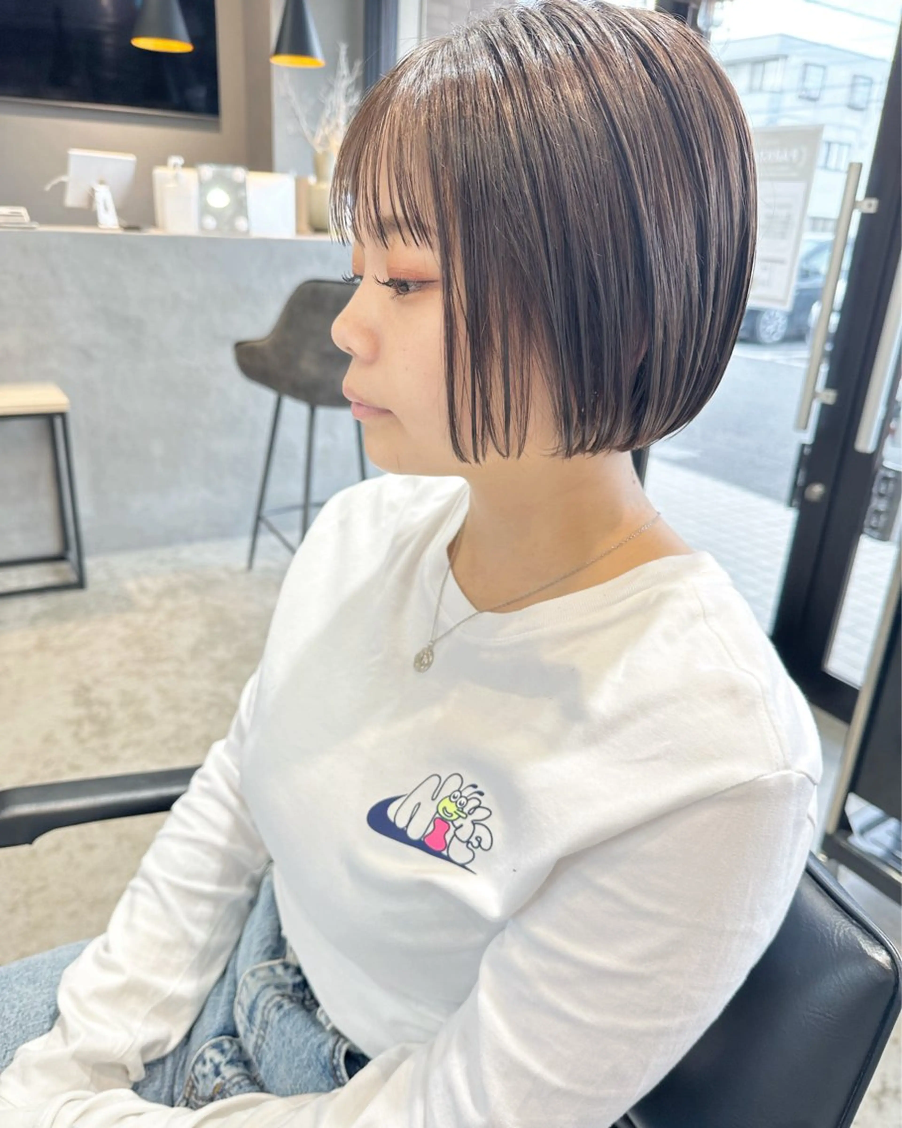 ミディアム ボブ カット YURIK Aのヘアスタイル