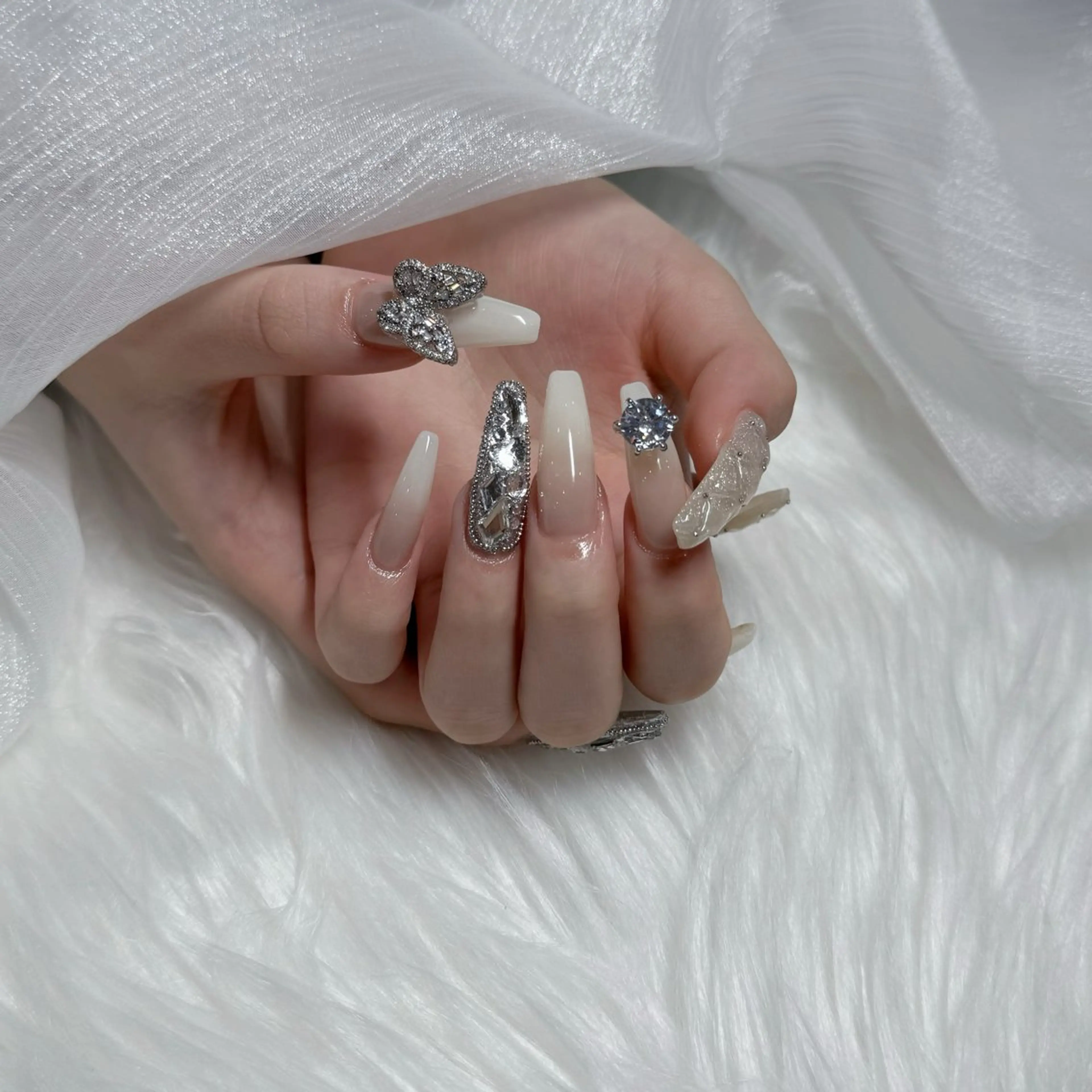 ネイル グラデーション キラキラネイル ワンホンネイル nailsalon ChuColaのネイルデザイン