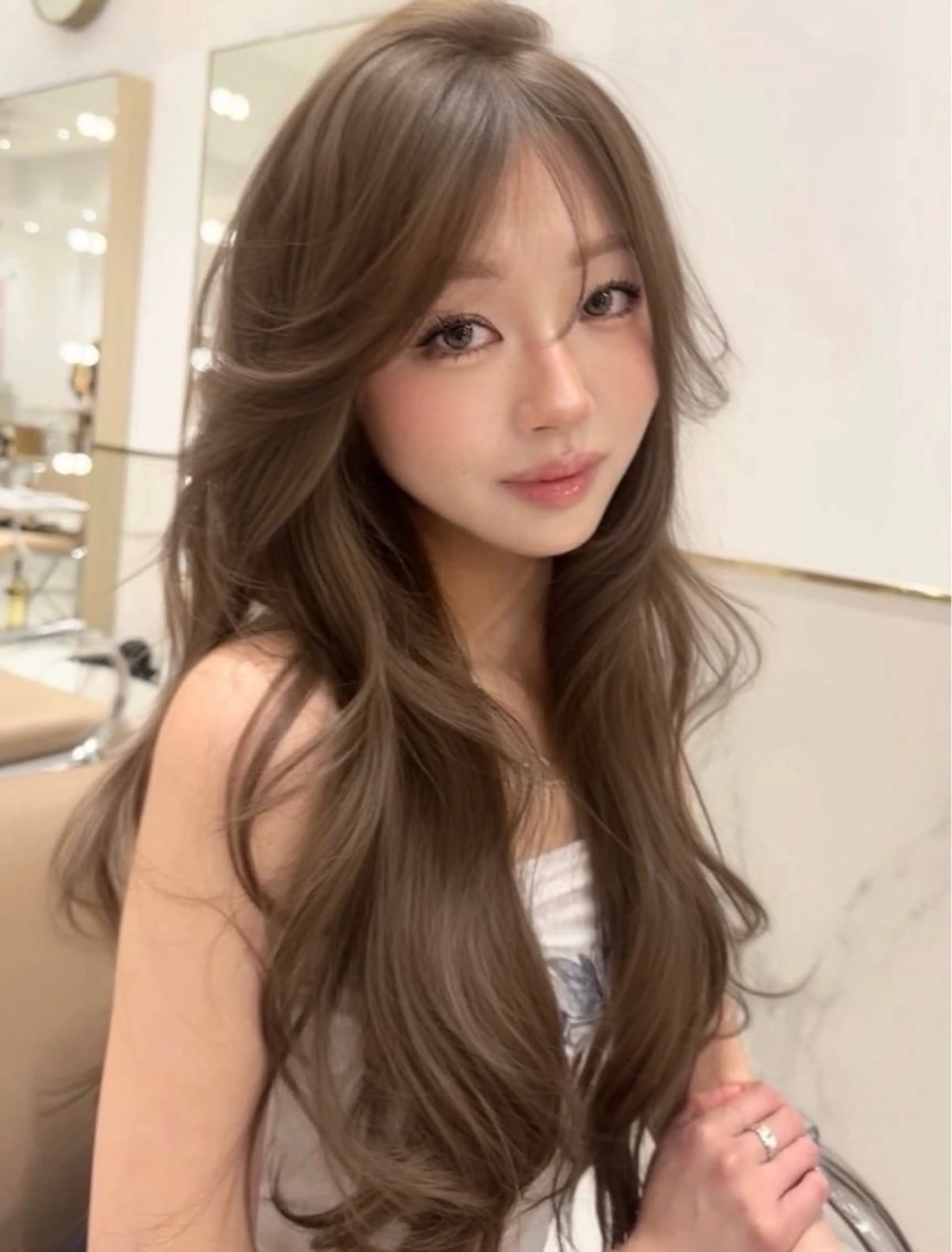 ロング ヘアカラー 薮本 真優のヘアスタイル
