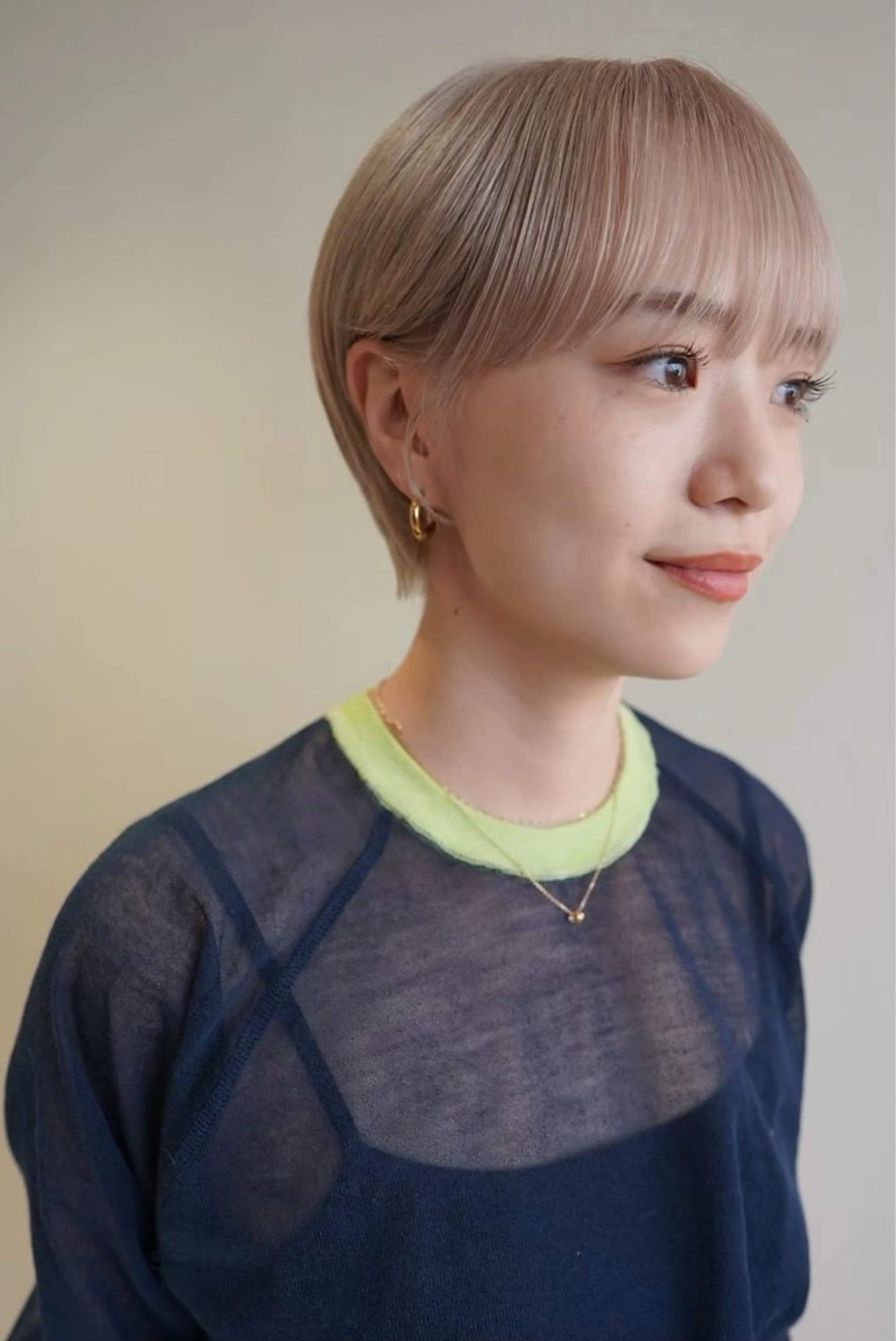 ショート 切りっぱなしボブ/ 艶カラー/綾莉のヘアスタイル