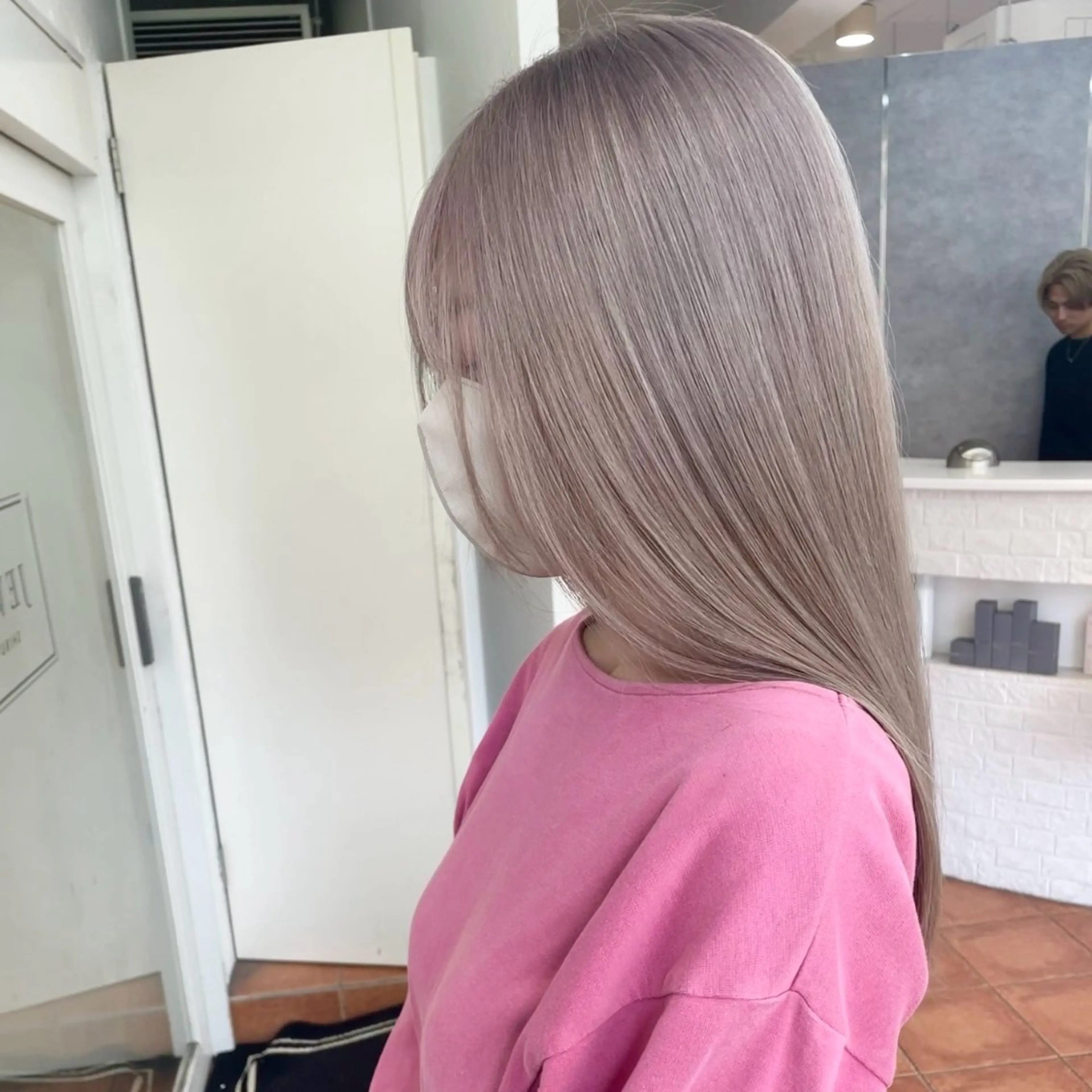 ロング カラー 透明感カラー ハイトーンカラー ブリーチなしピンク 赤井龍斗のヘアスタイル