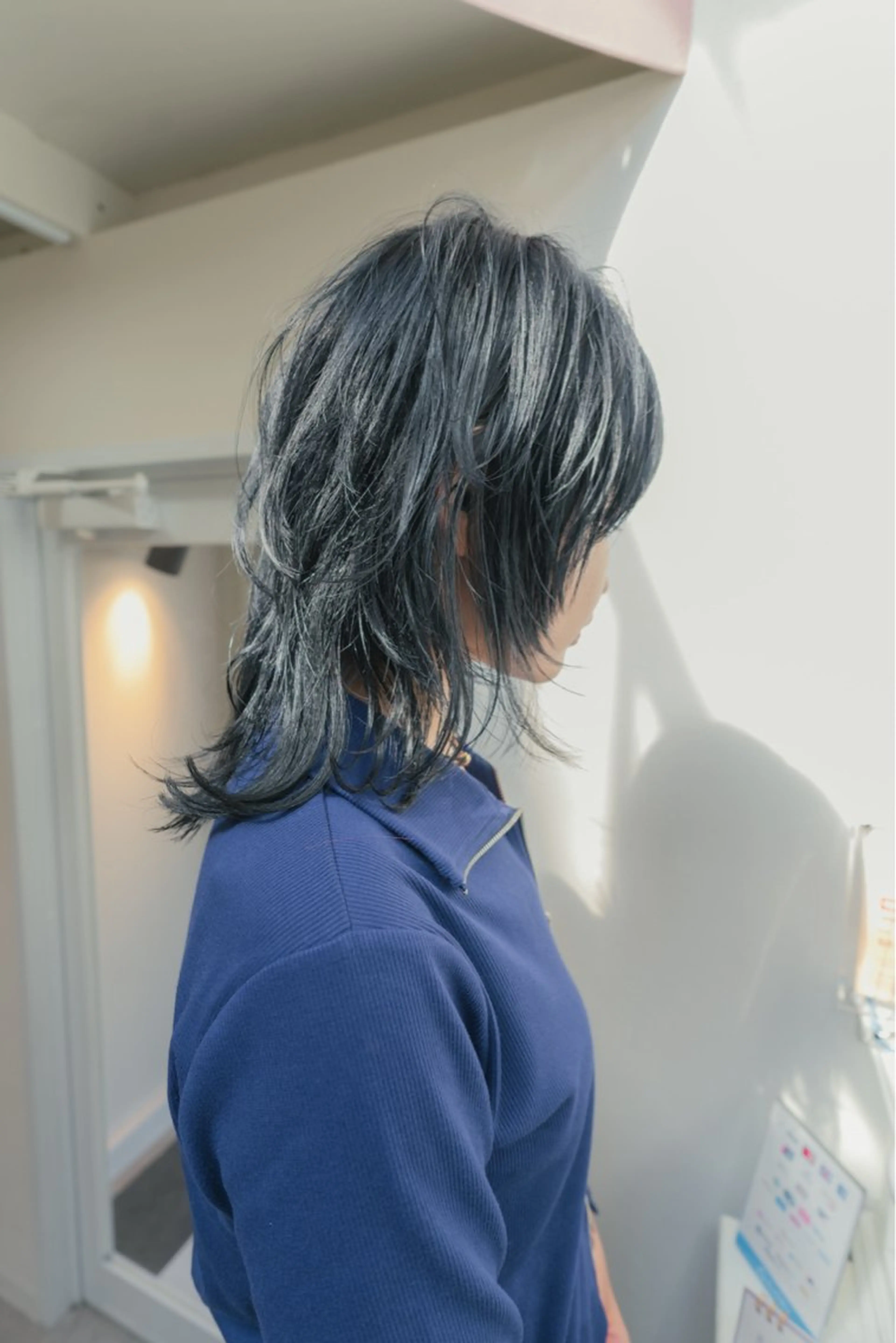 セミロング カラー 黒髪 ブルーカラー ブルーブラック ウルフカット kyon.hair 韓国カットカラーのヘアスタイル