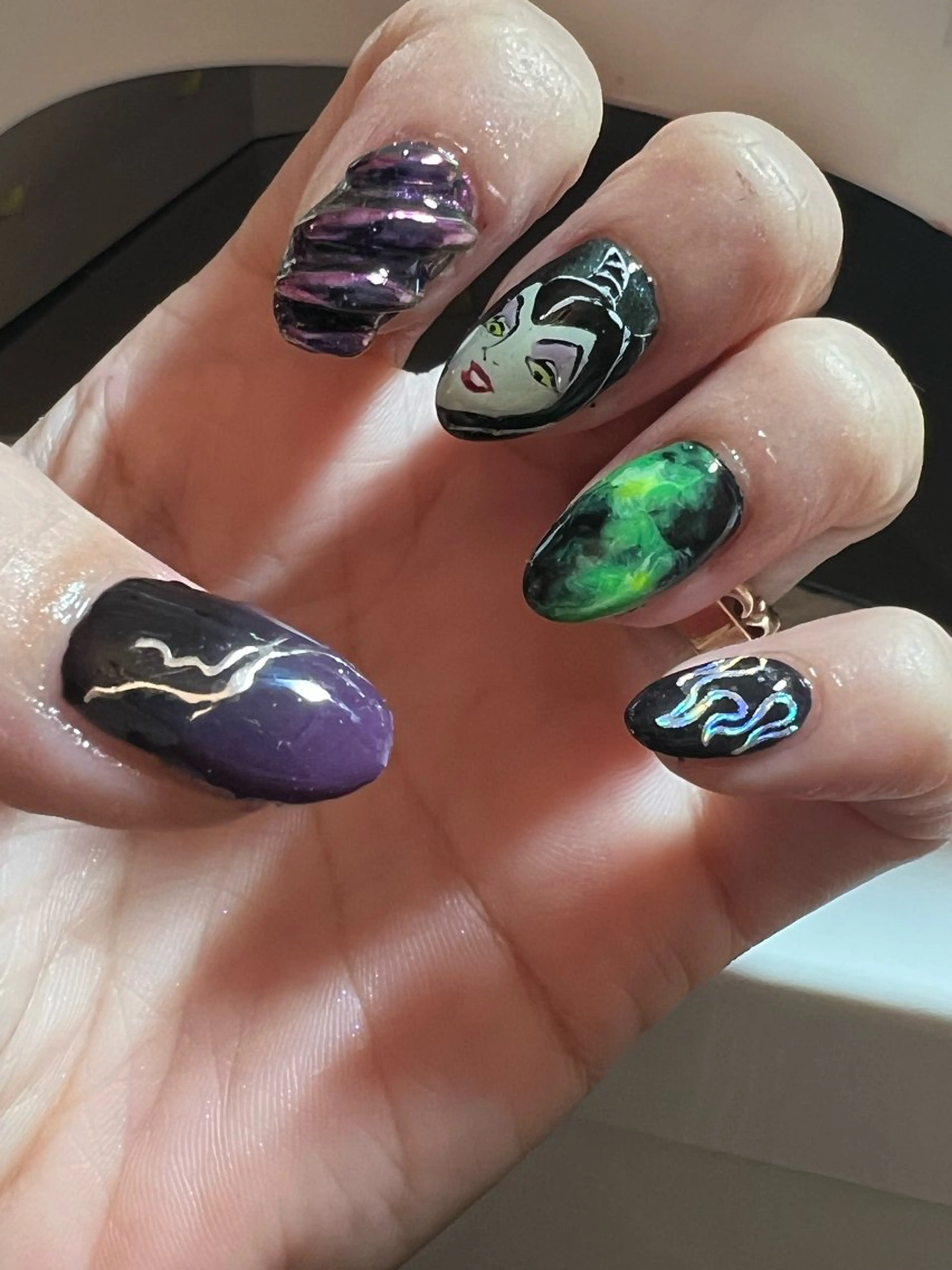 ネイル オーロラネイル 髙城 亜紀のネイルデザイン