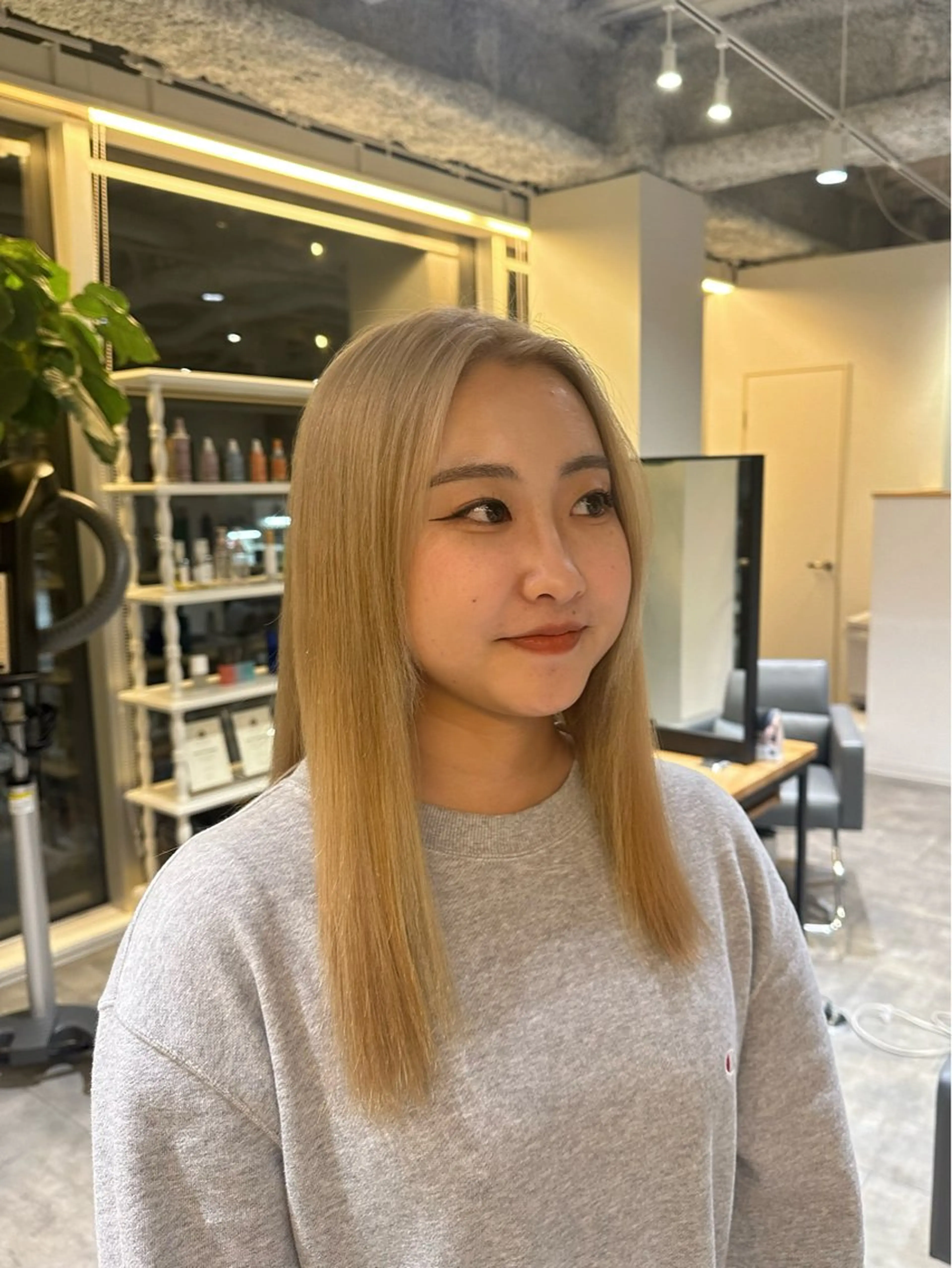 ロング カラー ベージュカラー ミルクティーベージュ ホワイトミルクティーベージュ 渚音 nanoのヘアスタイル