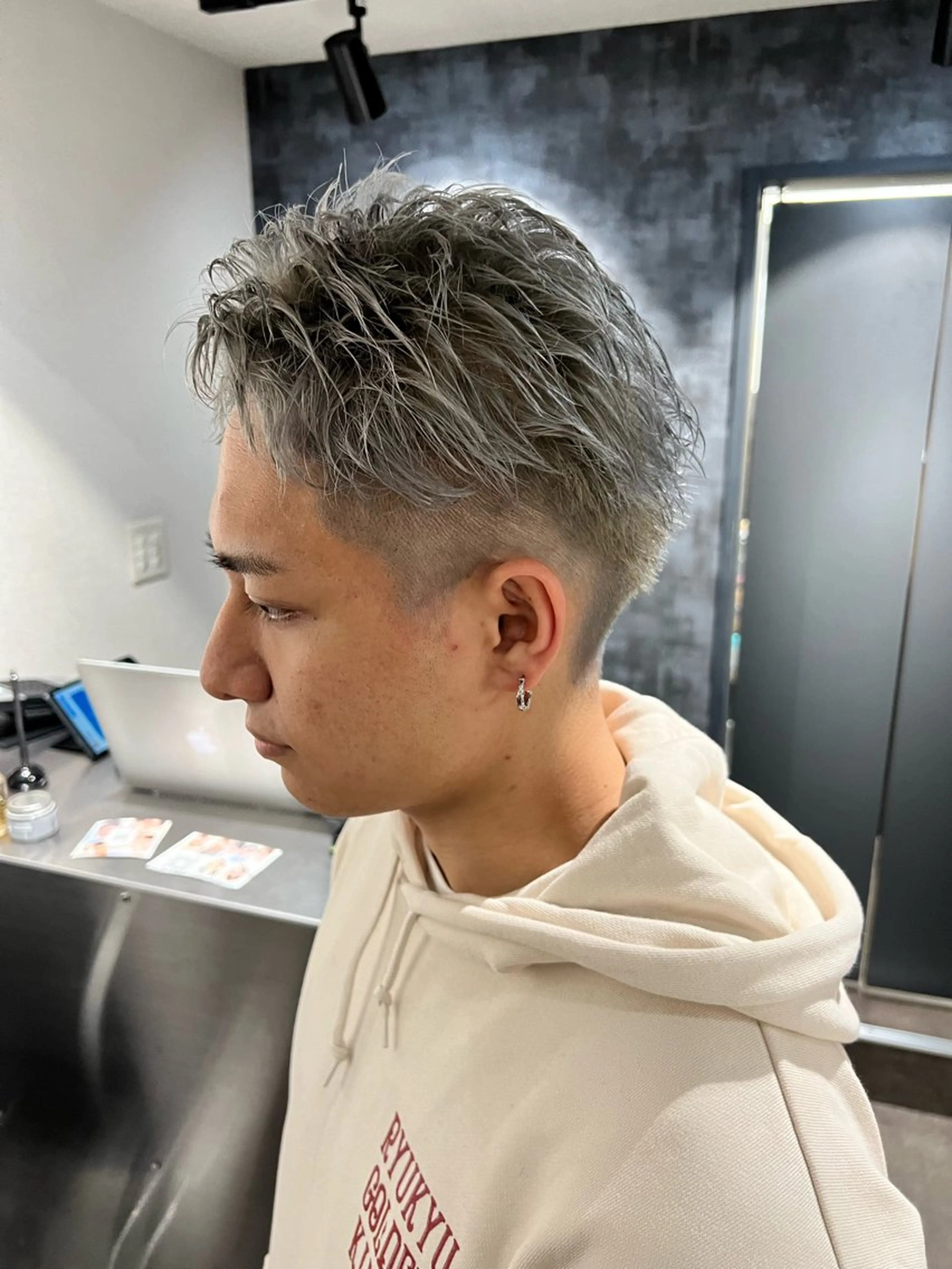 ショート カラー メンズ メンズブリーチ ブリーチ シルバー ⚡️ショート特化⚡️ ATARUのヘアスタイル